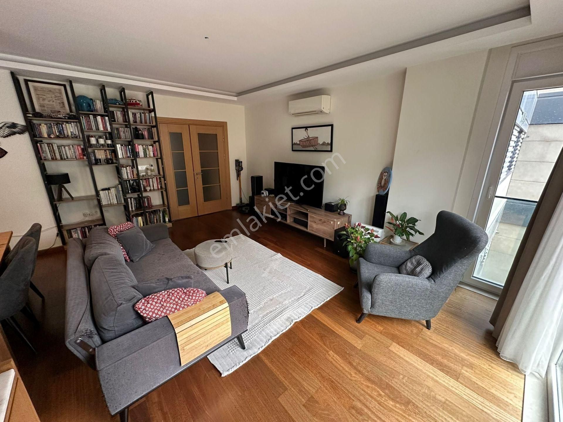 Caddebostan Sahil Plaj Yolunca Köşe Binada Balkonlu - Görsel 4