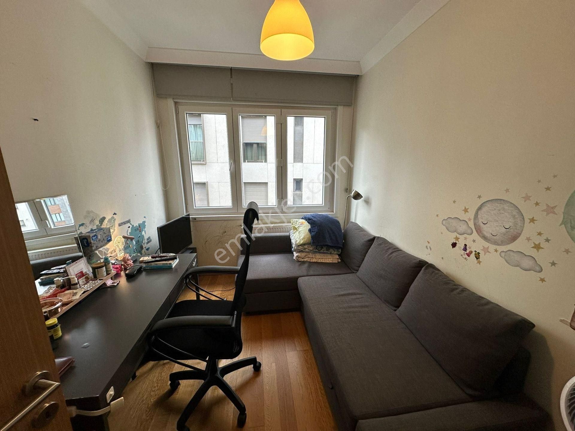 Caddebostan Sahil Plaj Yolunca Köşe Binada Balkonlu - Görsel 13