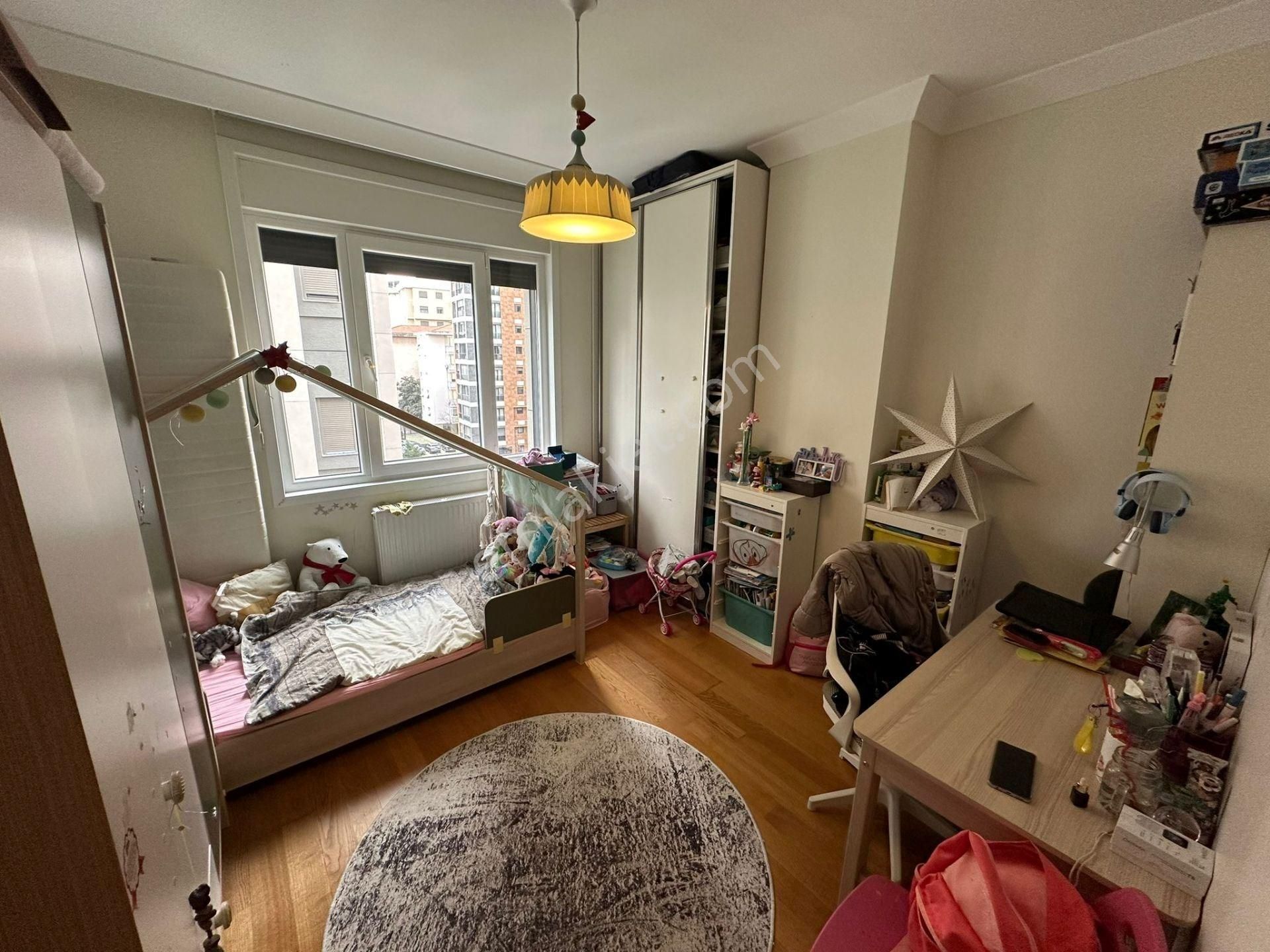 Caddebostan Sahil Plaj Yolunca Köşe Binada Balkonlu - Görsel 18