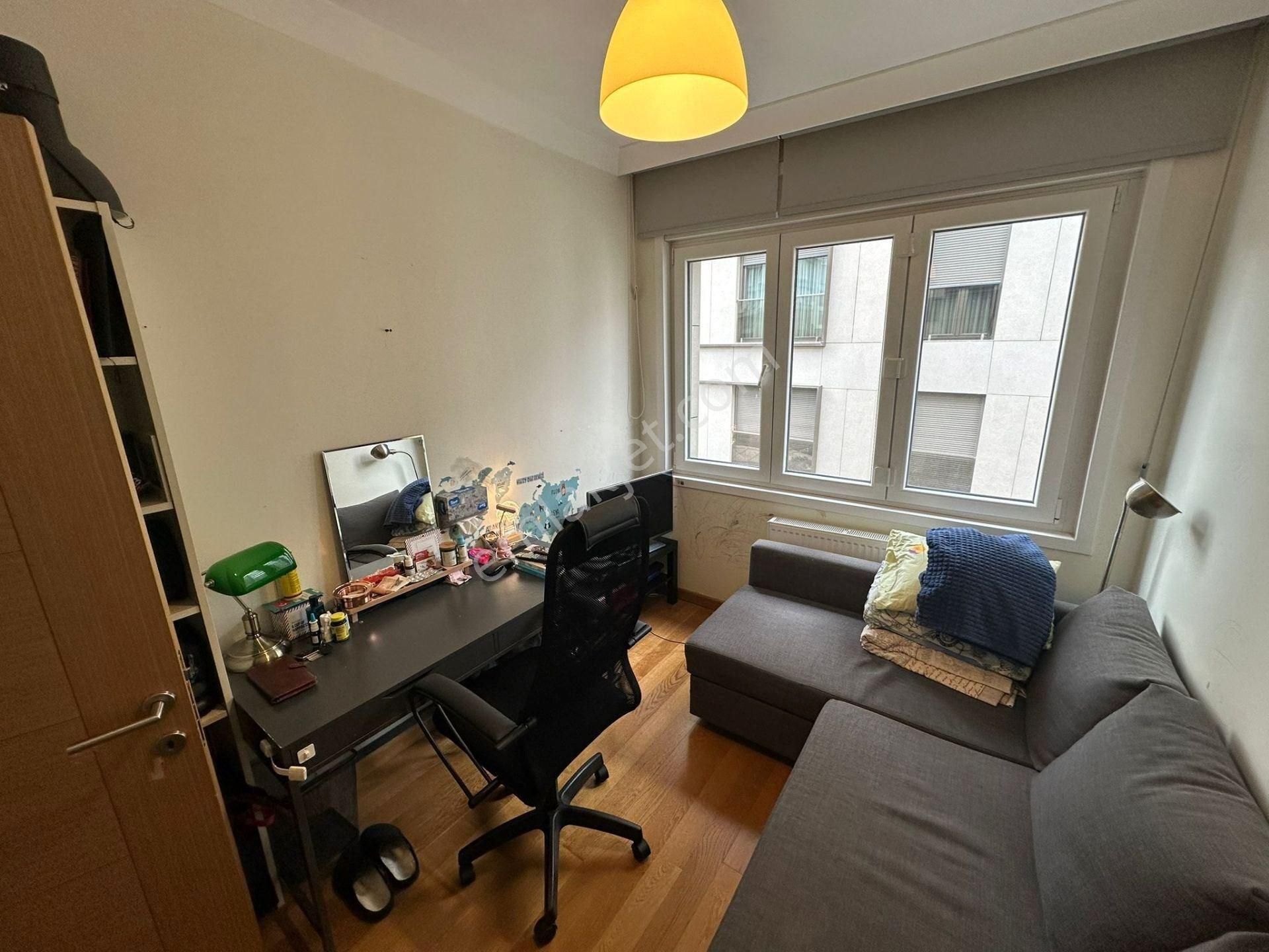 Caddebostan Sahil Plaj Yolunca Köşe Binada Balkonlu - Görsel 14