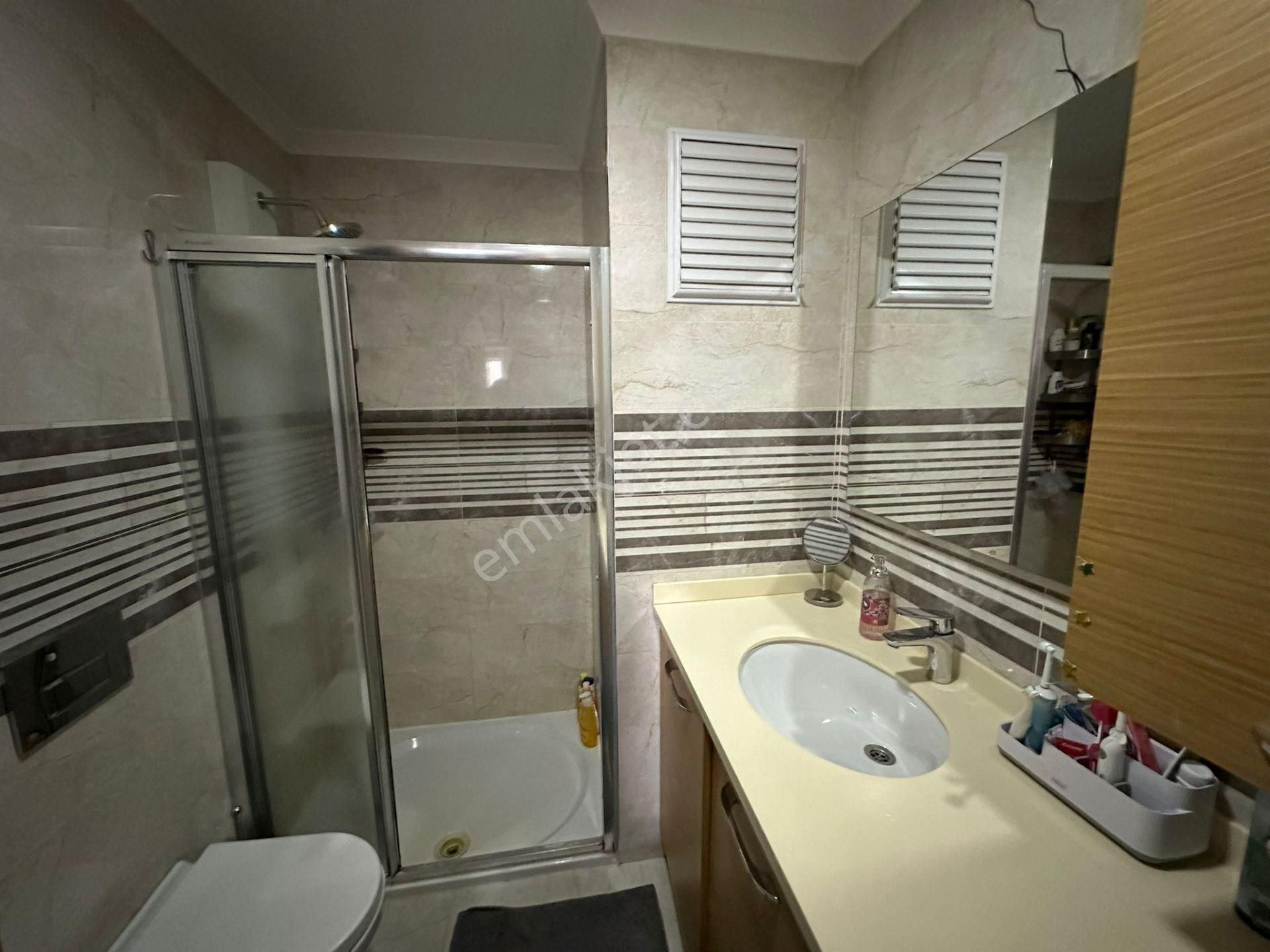 Caddebostan Sahil Plaj Yolunca Köşe Binada Balkonlu - Görsel 19