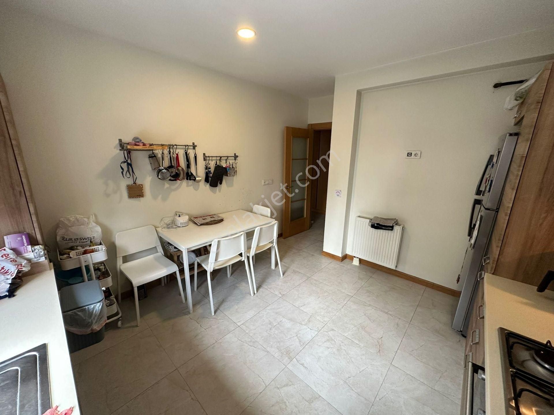 Caddebostan Sahil Plaj Yolunca Köşe Binada Balkonlu - Görsel 10