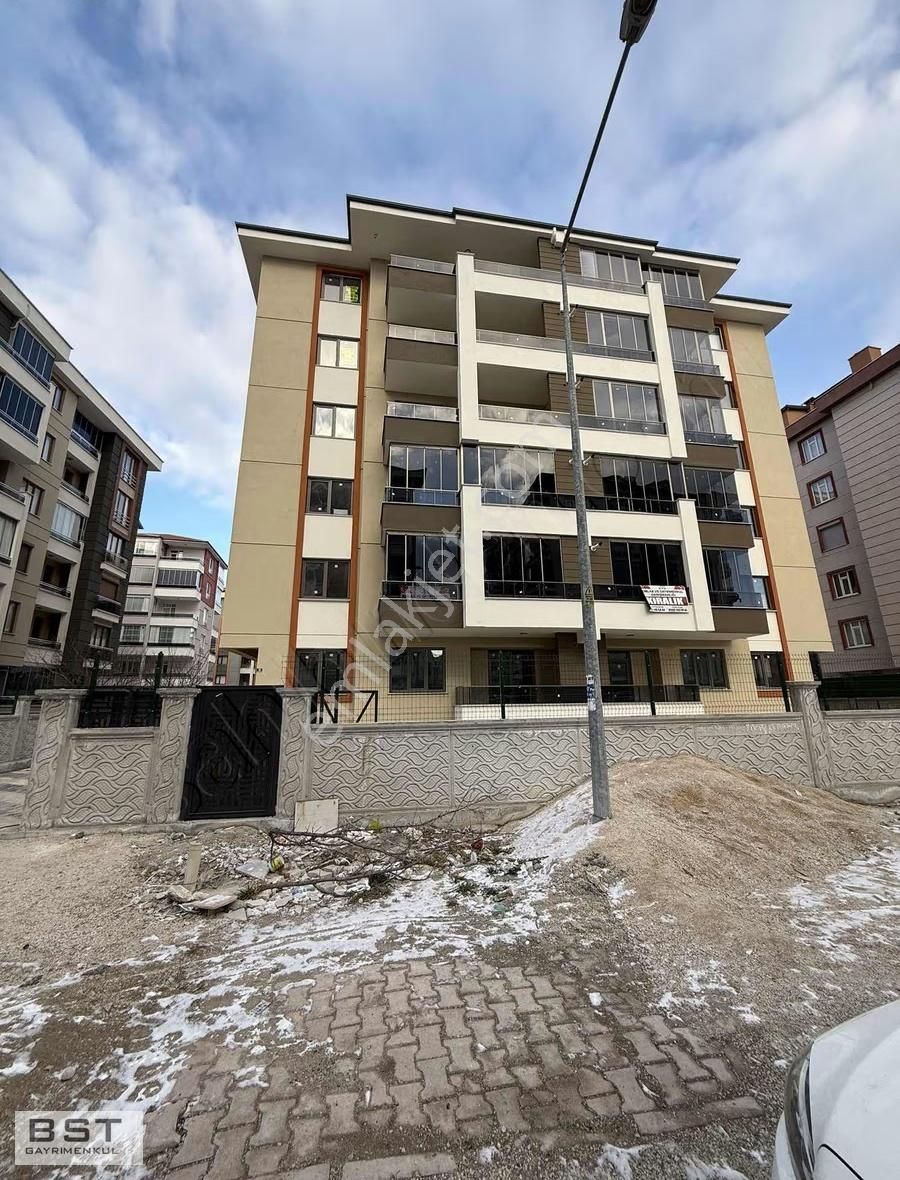 Erenler Mh Fetih Cd 100m Halı Saha Yanı 3 + 1 110 M2 Net - Görsel 11