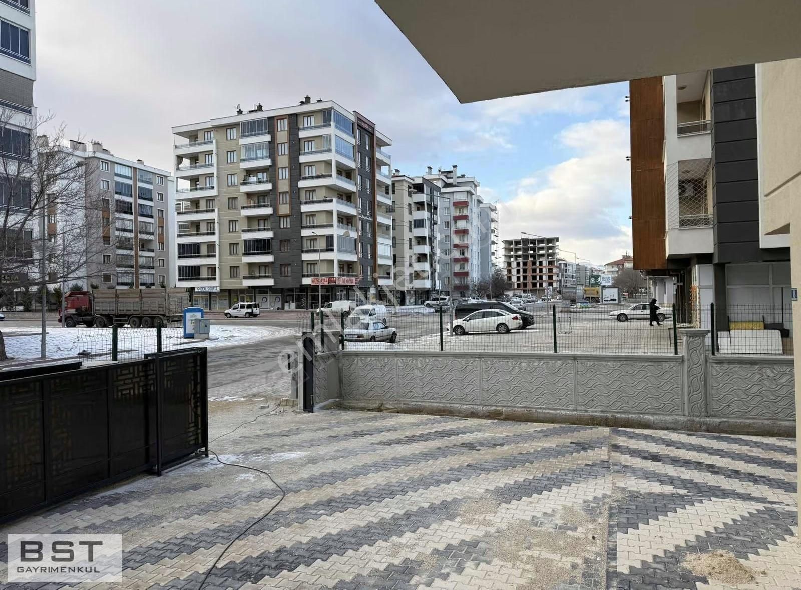 Erenler Mh Fetih Cd 100m Halı Saha Yanı 3 + 1 110 M2 Net - Görsel 24