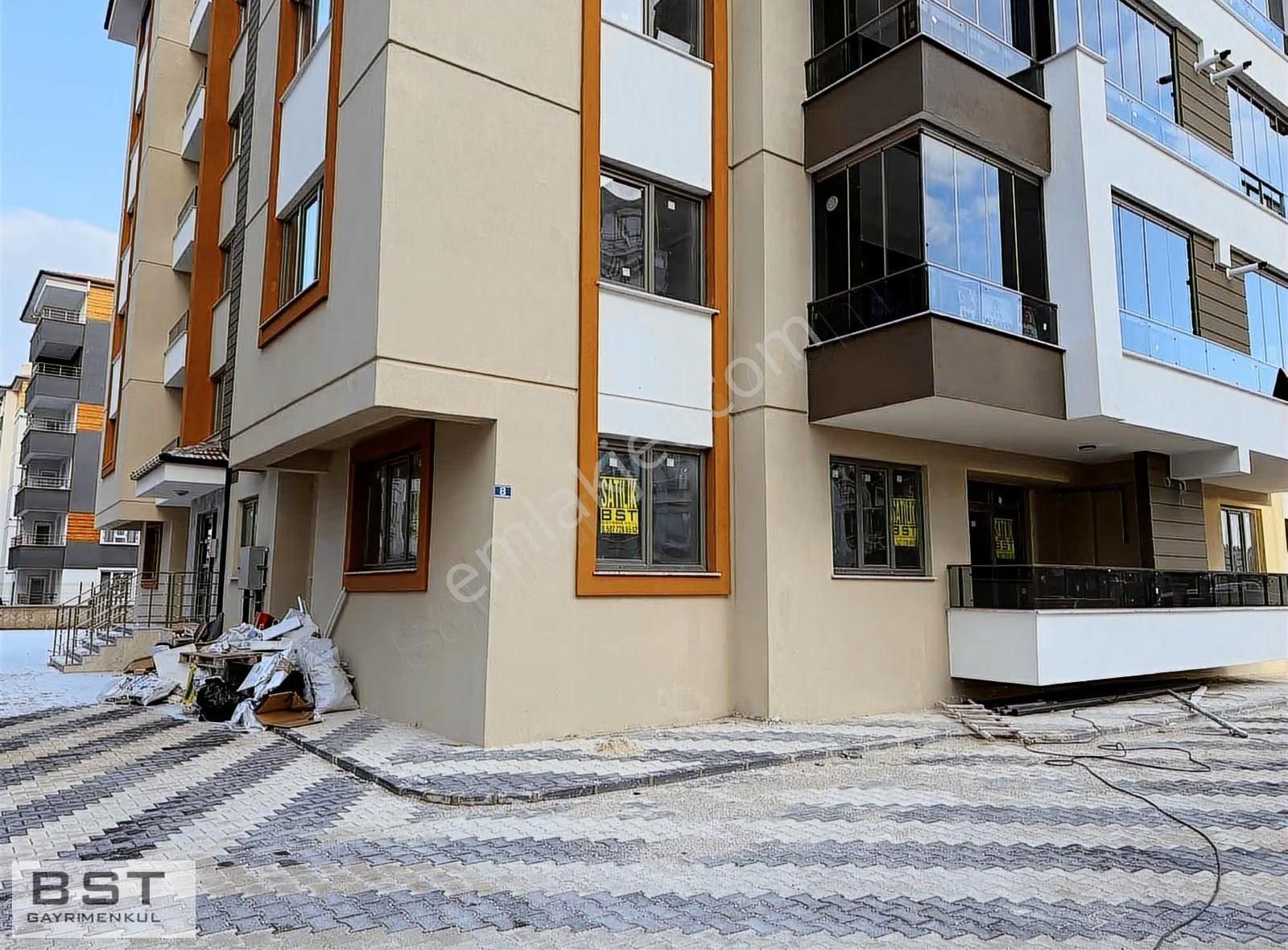 Erenler Mh Fetih Cd 100m Halı Saha Yanı 3 + 1 110 M2 Net - Görsel 4