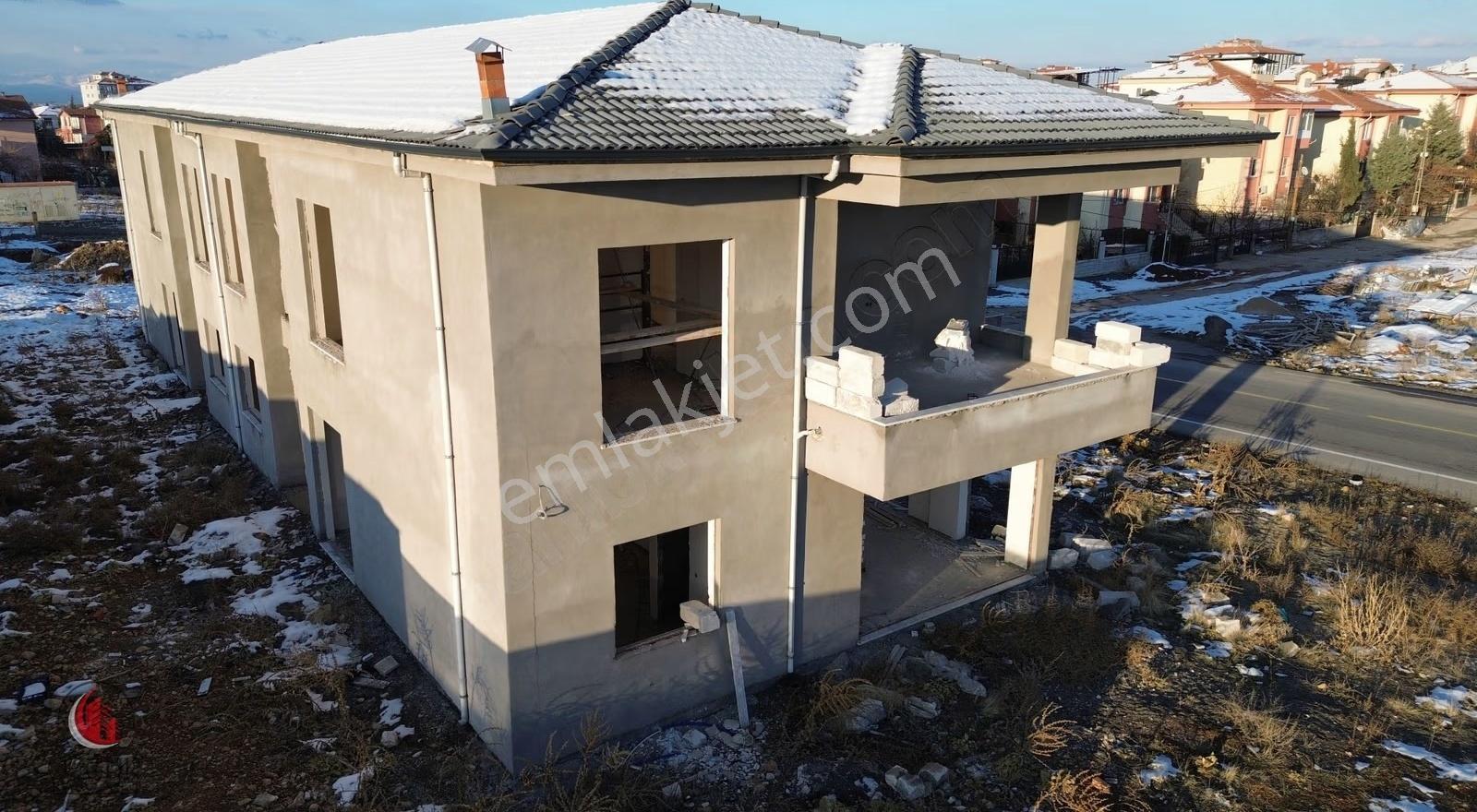Özgür'den Yakınca Cadde Üzeri Natamam İkiz Villa - Görsel 12