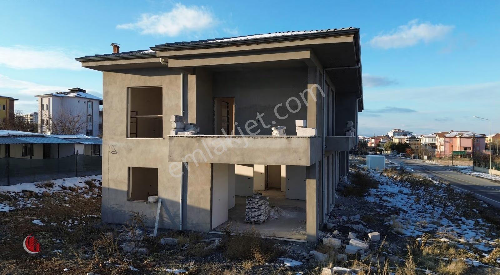 Özgür'den Yakınca Cadde Üzeri Natamam İkiz Villa - Görsel 18