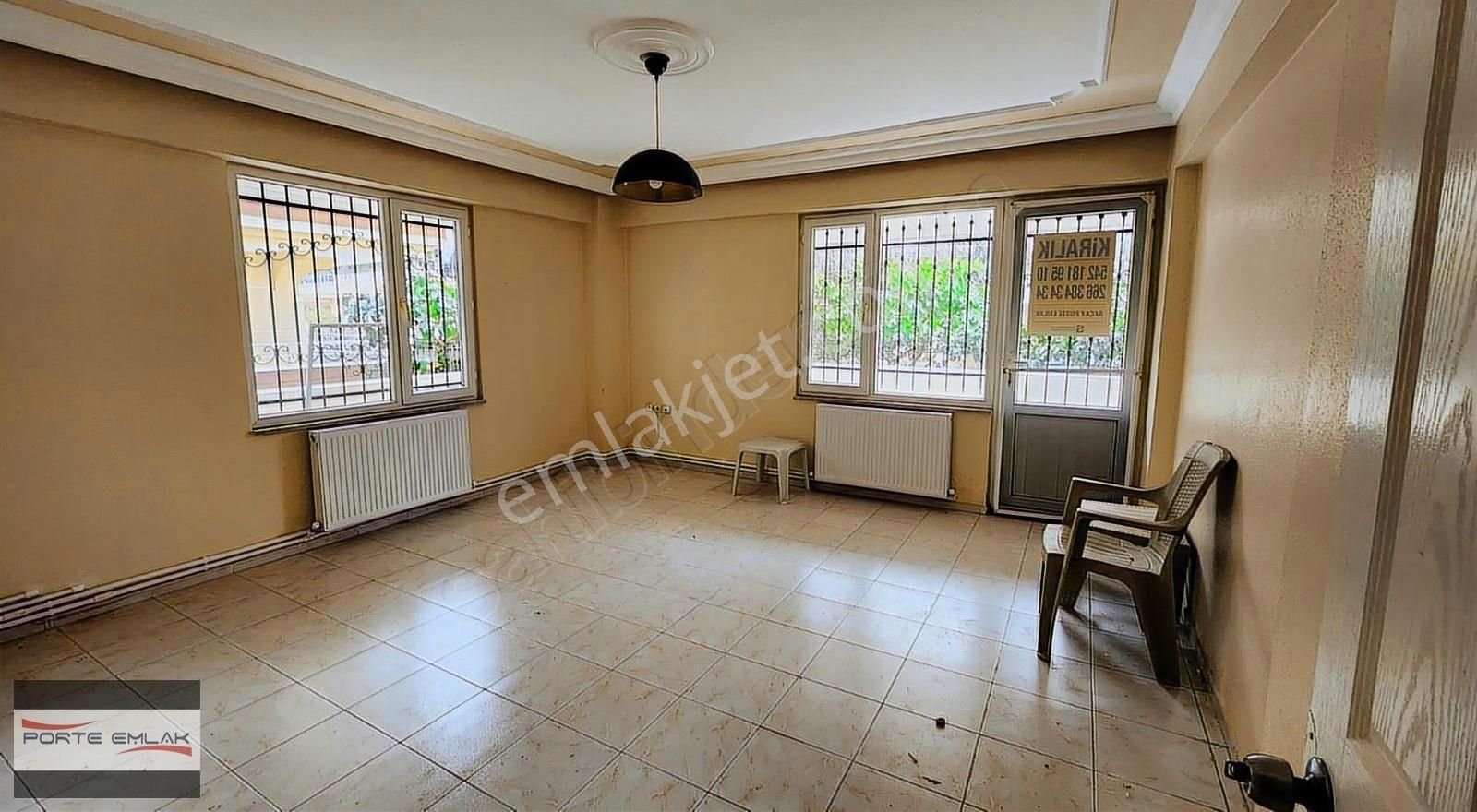 Pazar Pazarında Kiralık Giriş Kat 2+1 Daire