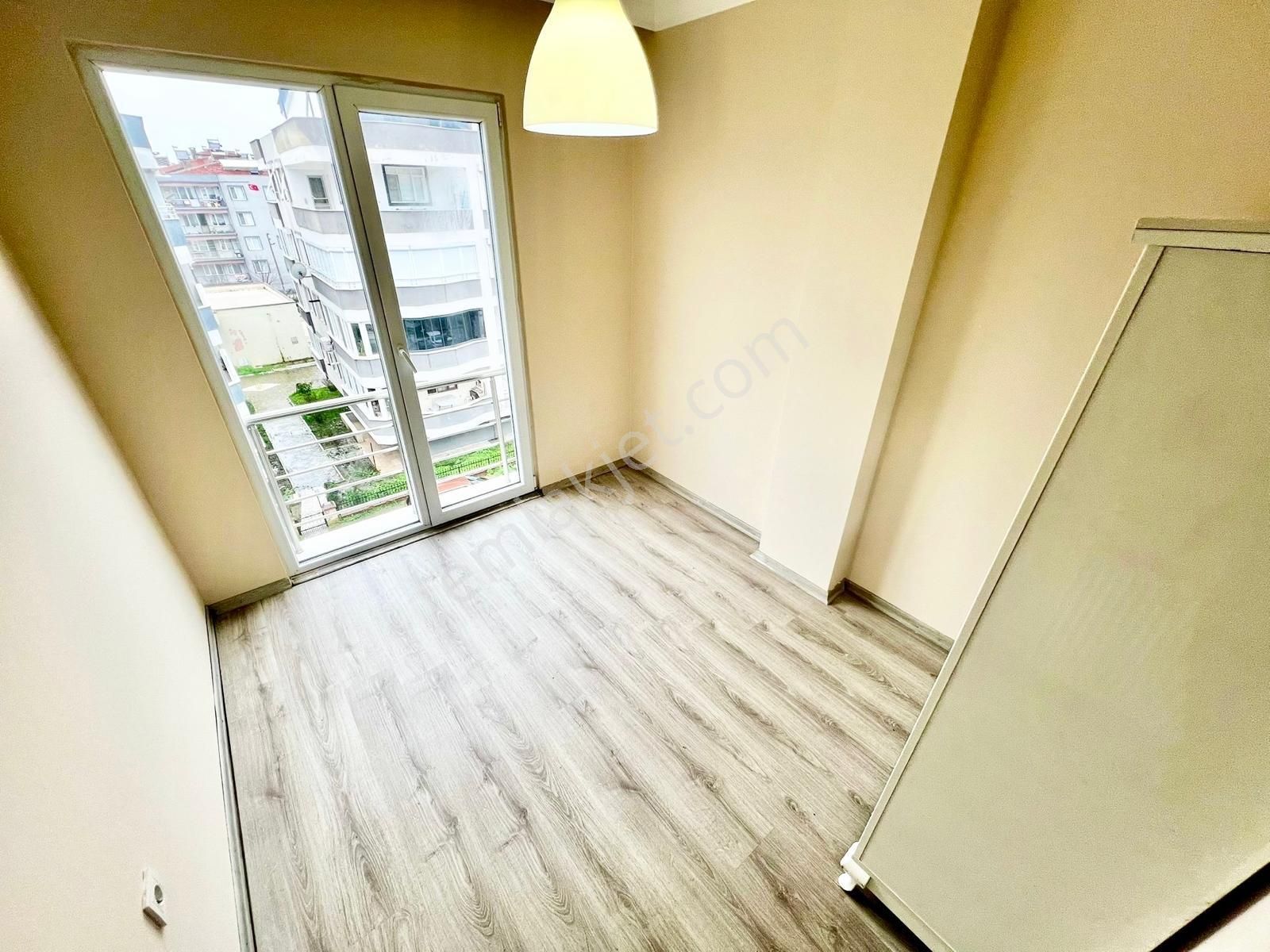 ꧁ay Emlaktan꧂akçay'da Full Kredili Ön Cephe Kombili Asansörlü Muhteşem Konumlu Satılık 1+1 Daire - Görsel 11