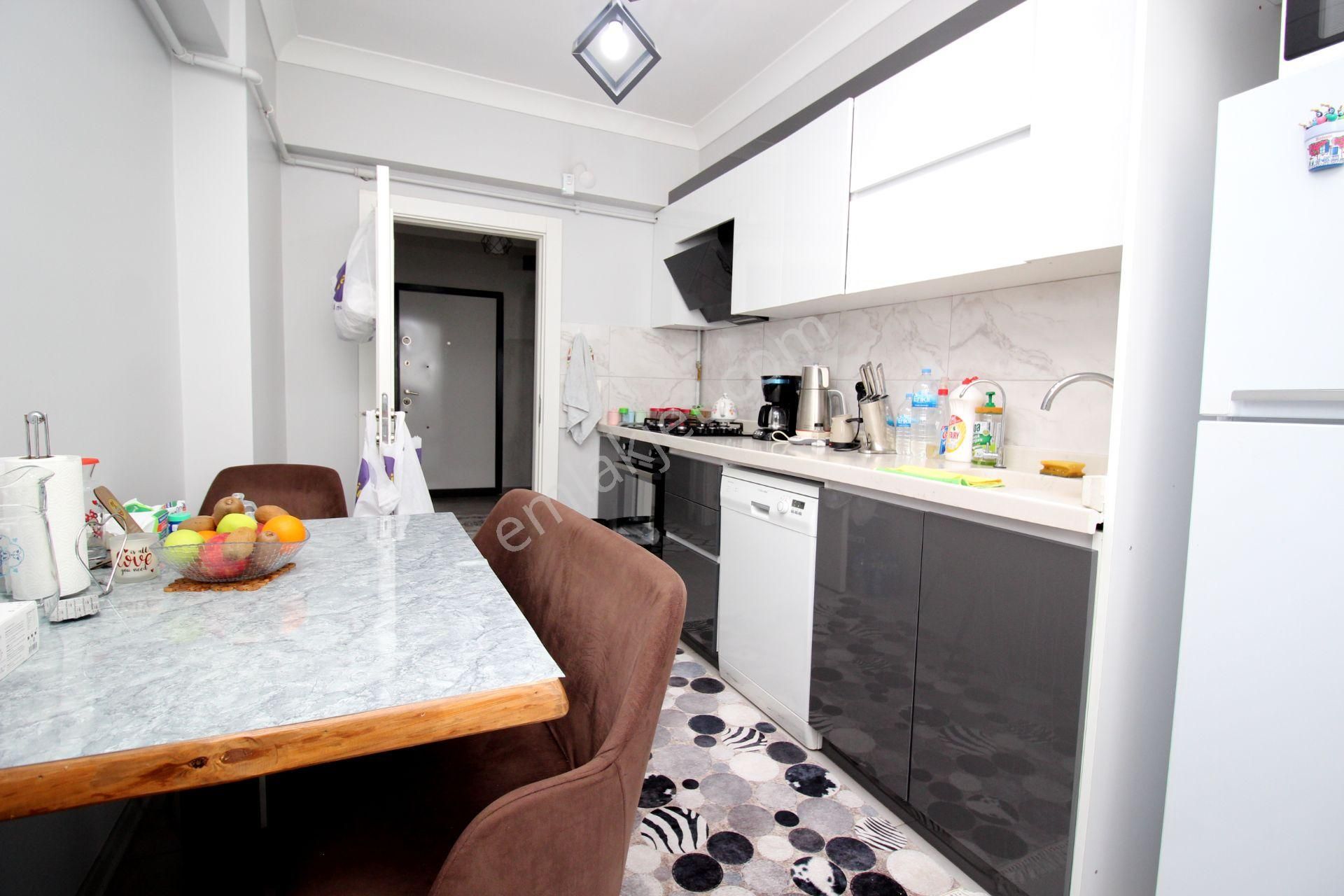 Emre Emlak'tan Süvaride Full Genç Bina'da Ön Cephe Köşe Cephe 2+1 Satılık Daire - Görsel 3