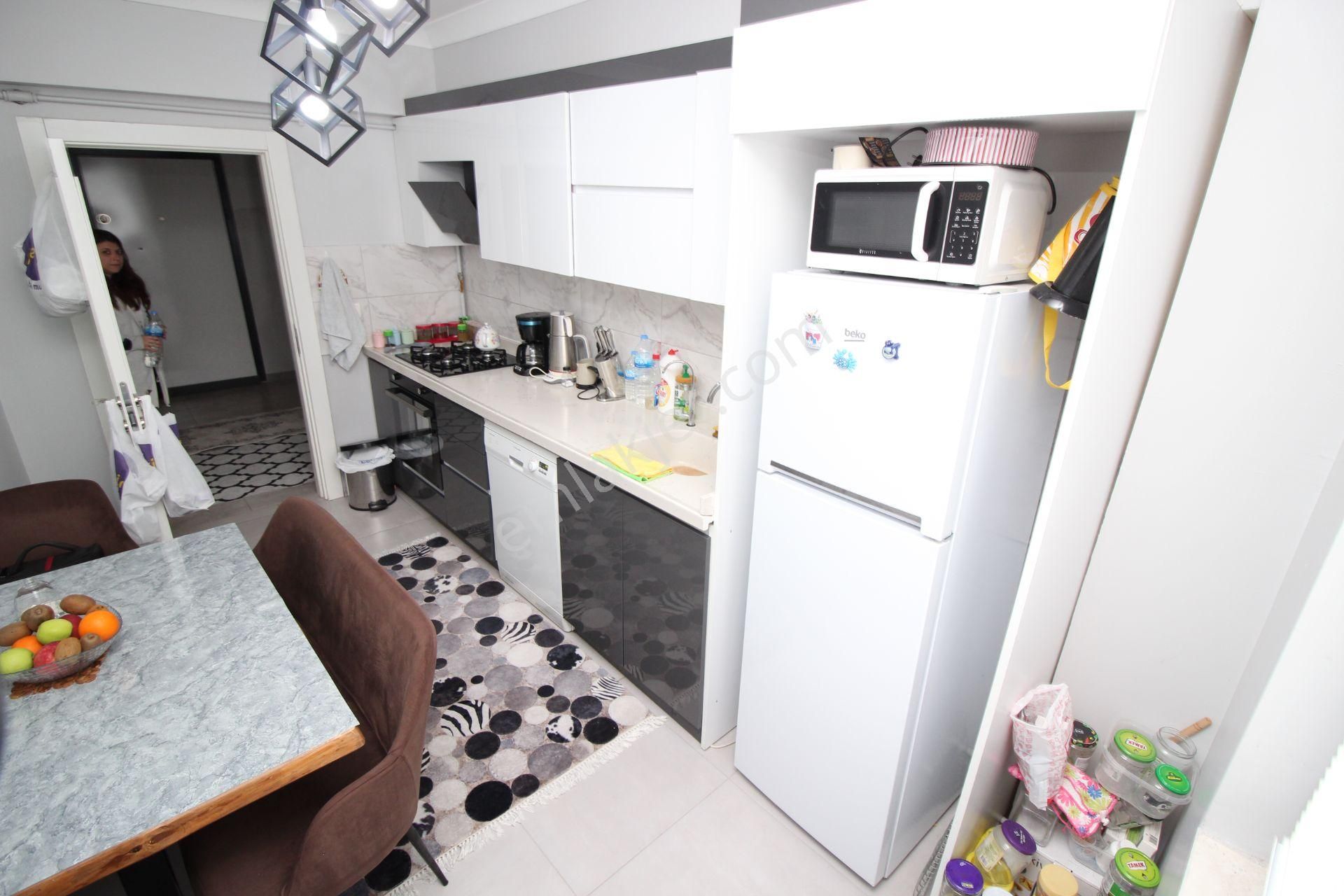 Emre Emlak'tan Süvaride Full Genç Bina'da Ön Cephe Köşe Cephe 2+1 Satılık Daire - Görsel 4