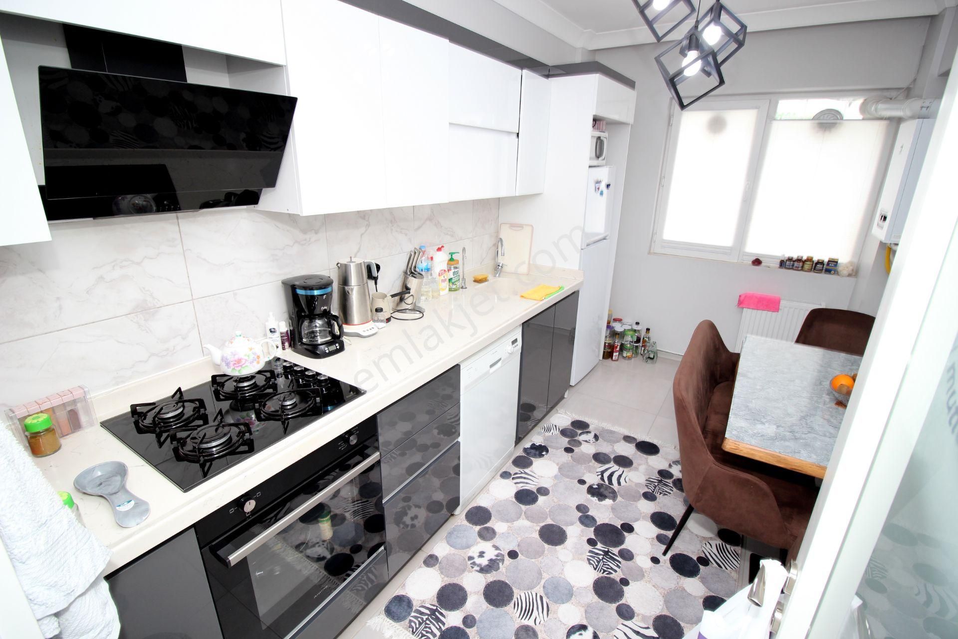 Emre Emlak'tan Süvaride Full Genç Bina'da Ön Cephe Köşe Cephe 2+1 Satılık Daire - Görsel 5