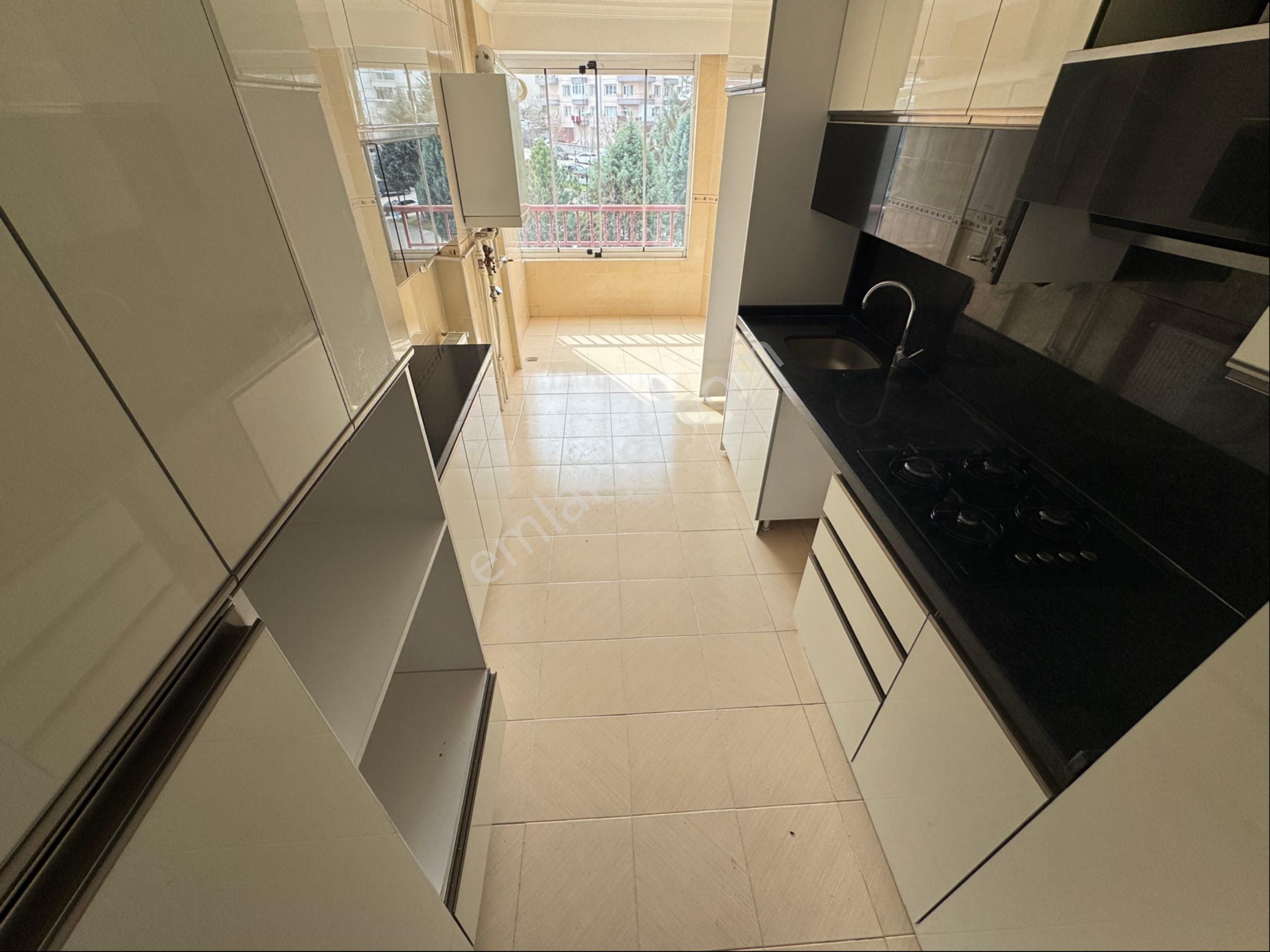 Mareşal Çakmak Mh'de Ebevyn Banyolu Asansörlü 3+1 Satılık Daire - Görsel 4