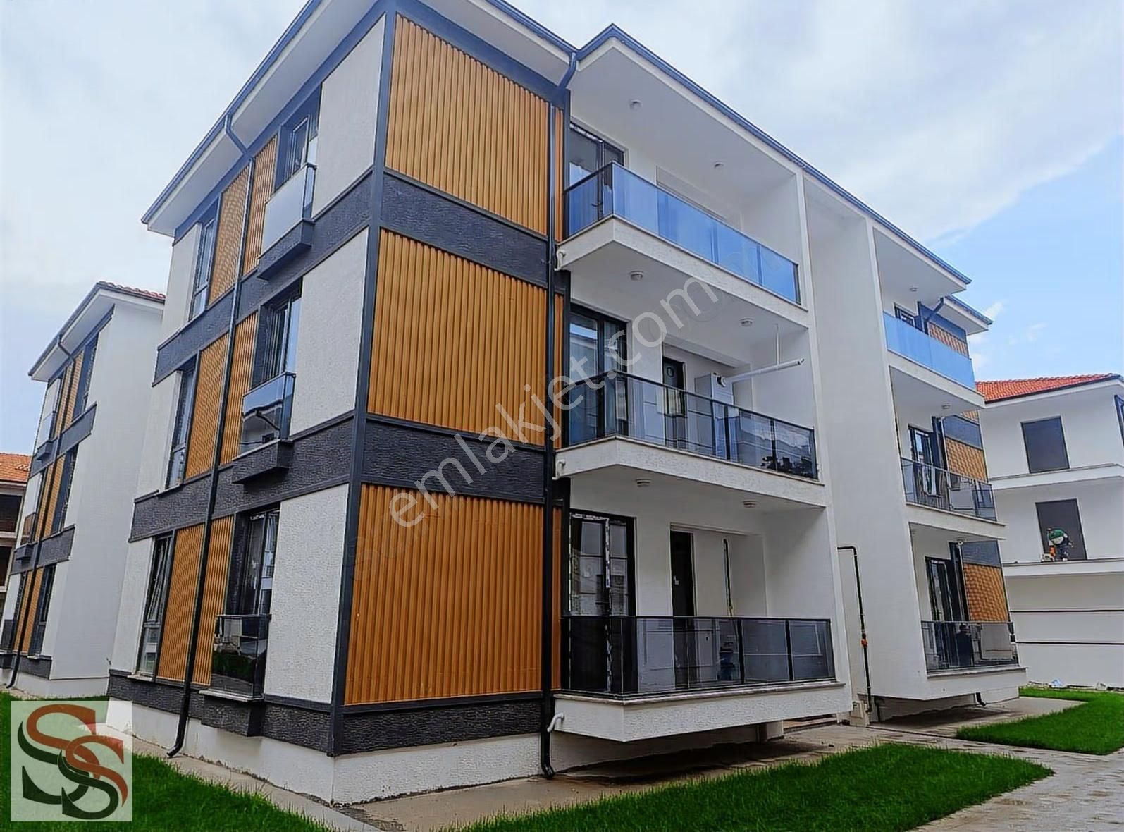 Arifiye Fatih Mah. Site İçerisinde Lüks Geniş 2+1 Satılık Daire