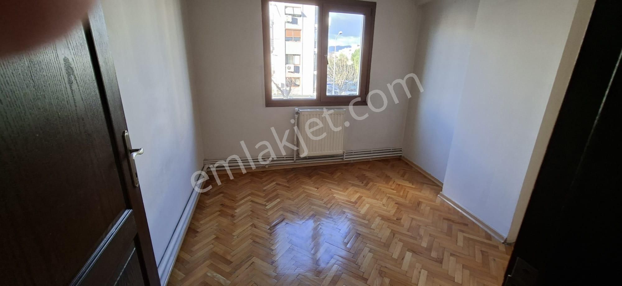 Bahriyeüçok Bulvarı'nda Asansörlü 3+1 Kiralık Daire - Görsel 17