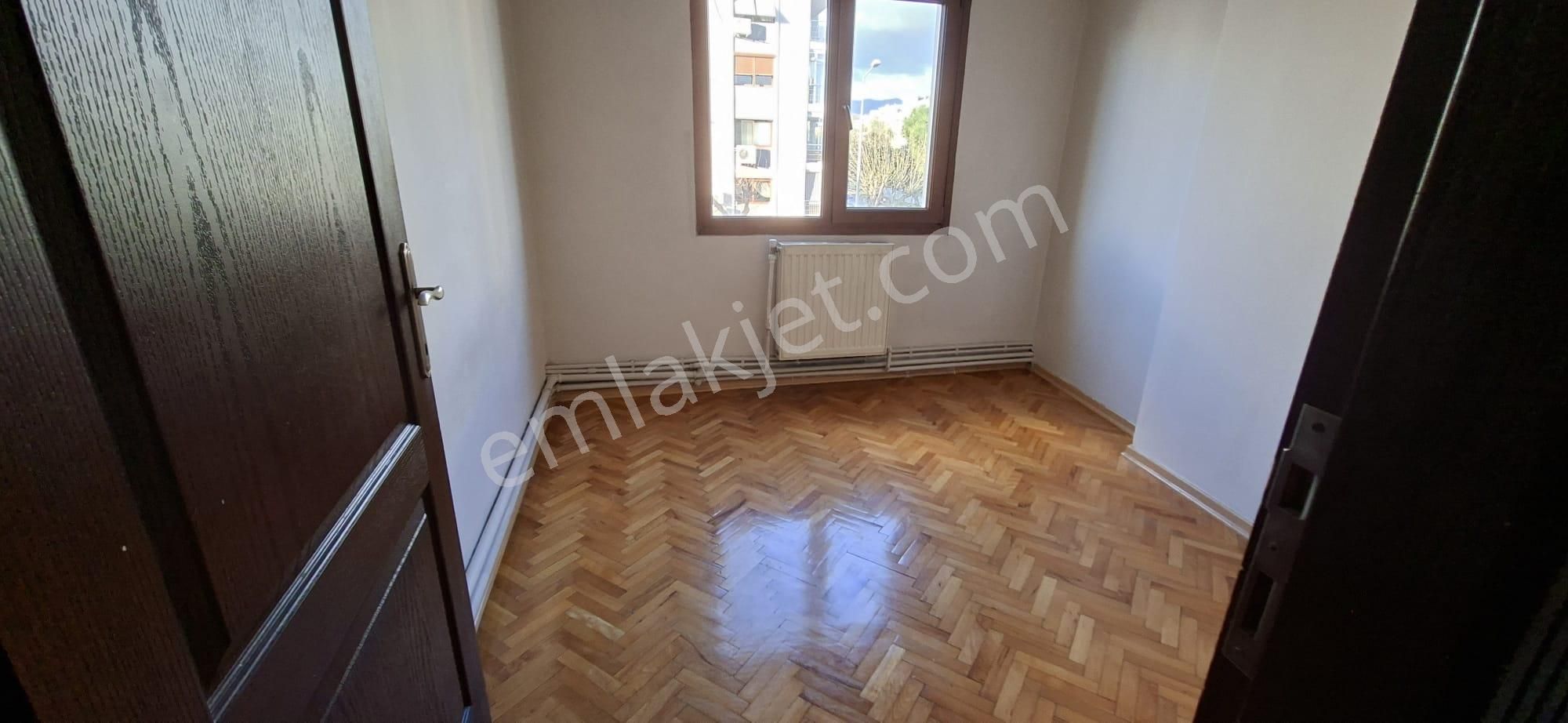 Bahriyeüçok Bulvarı'nda Asansörlü 3+1 Kiralık Daire - Görsel 13