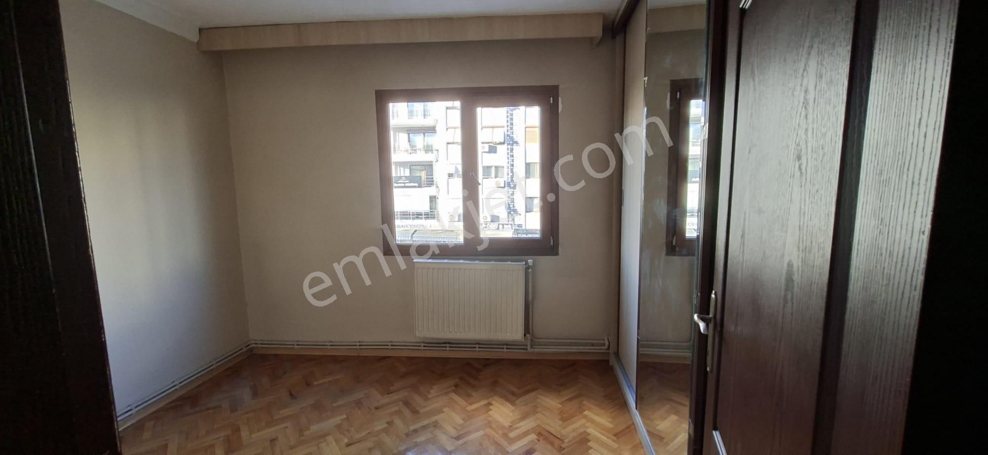 Bahriyeüçok Bulvarı'nda Asansörlü 3+1 Kiralık Daire - Görsel 14