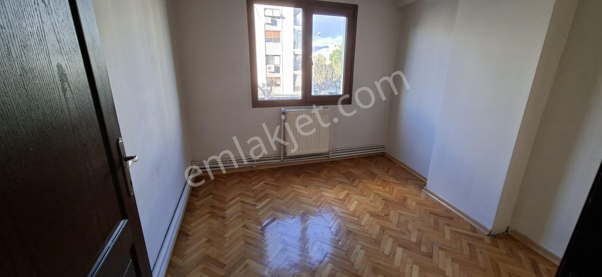 Bahriyeüçok Bulvarı'nda Asansörlü 3+1 Kiralık Daire - Görsel 18