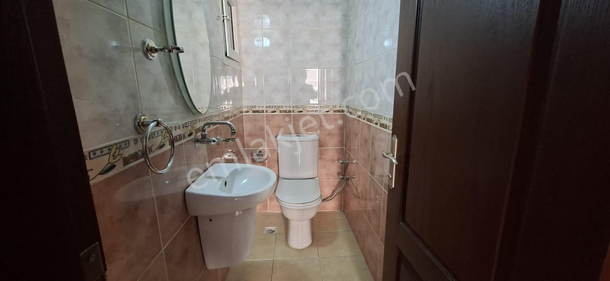Bahriyeüçok Bulvarı'nda Asansörlü 3+1 Kiralık Daire - Görsel 31