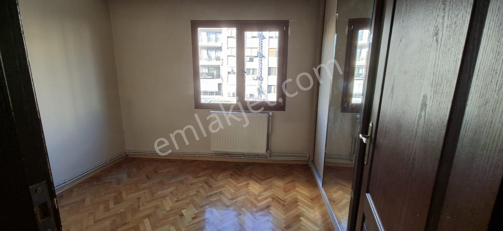 Bahriyeüçok Bulvarı'nda Asansörlü 3+1 Kiralık Daire - Görsel 16