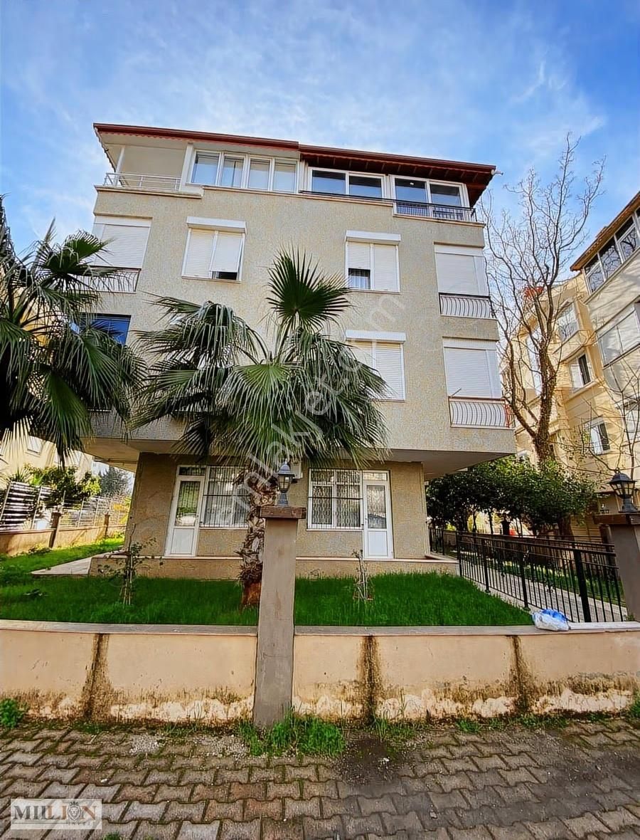 Satılık - Ferah Ve Genıs - 4+1 - Konyaaltı Plaj'a 350 Metre