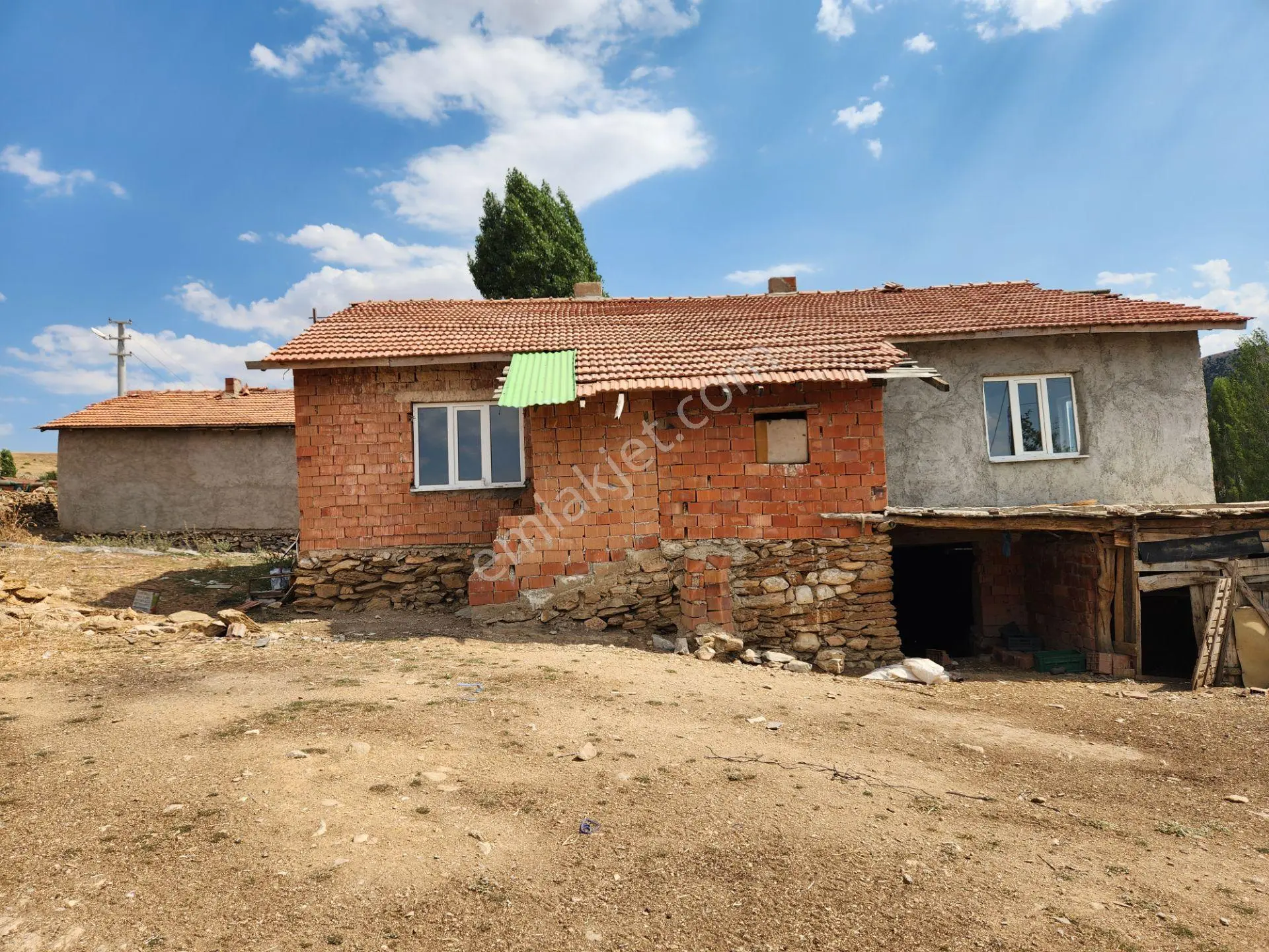 Kütahya Altıntas 1 Tane Yenı Ev 1 Tane Ahır 1051 M2 Imarlı Arsa - Görsel 3