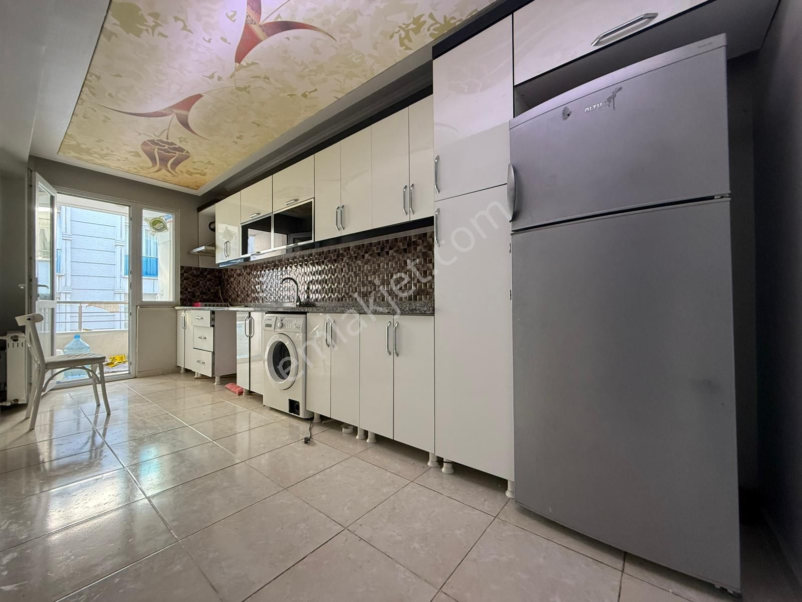 Metrobüse Yakın 3+1 Kiralık Daire Yeni Bina Çift Cephe Geniş M2!