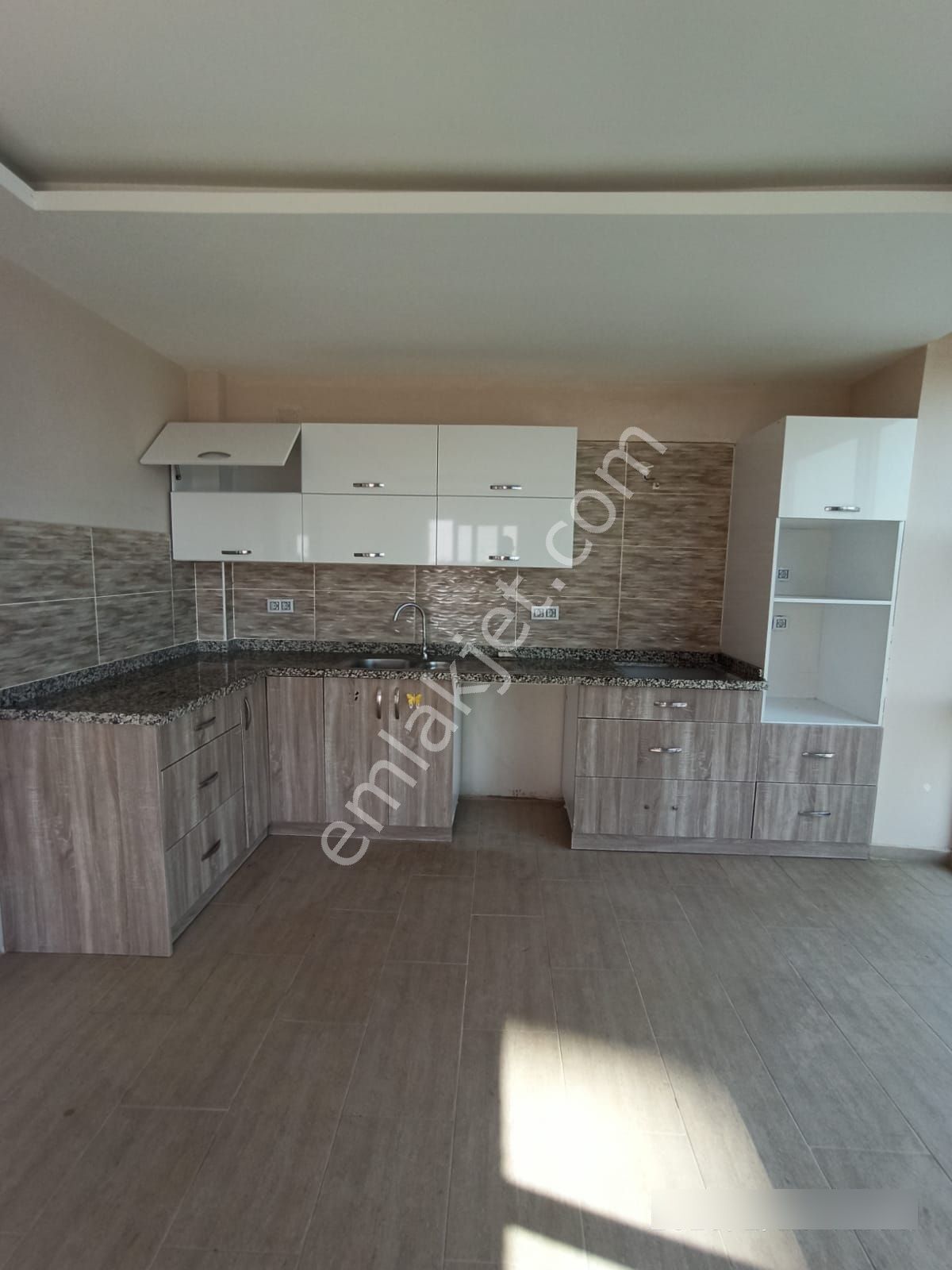 **açıklamayı Okuyunuz**sarıçam Osmangazi Cadde Üzeri Kiralık Kombili 3+1 Daire - Görsel 3