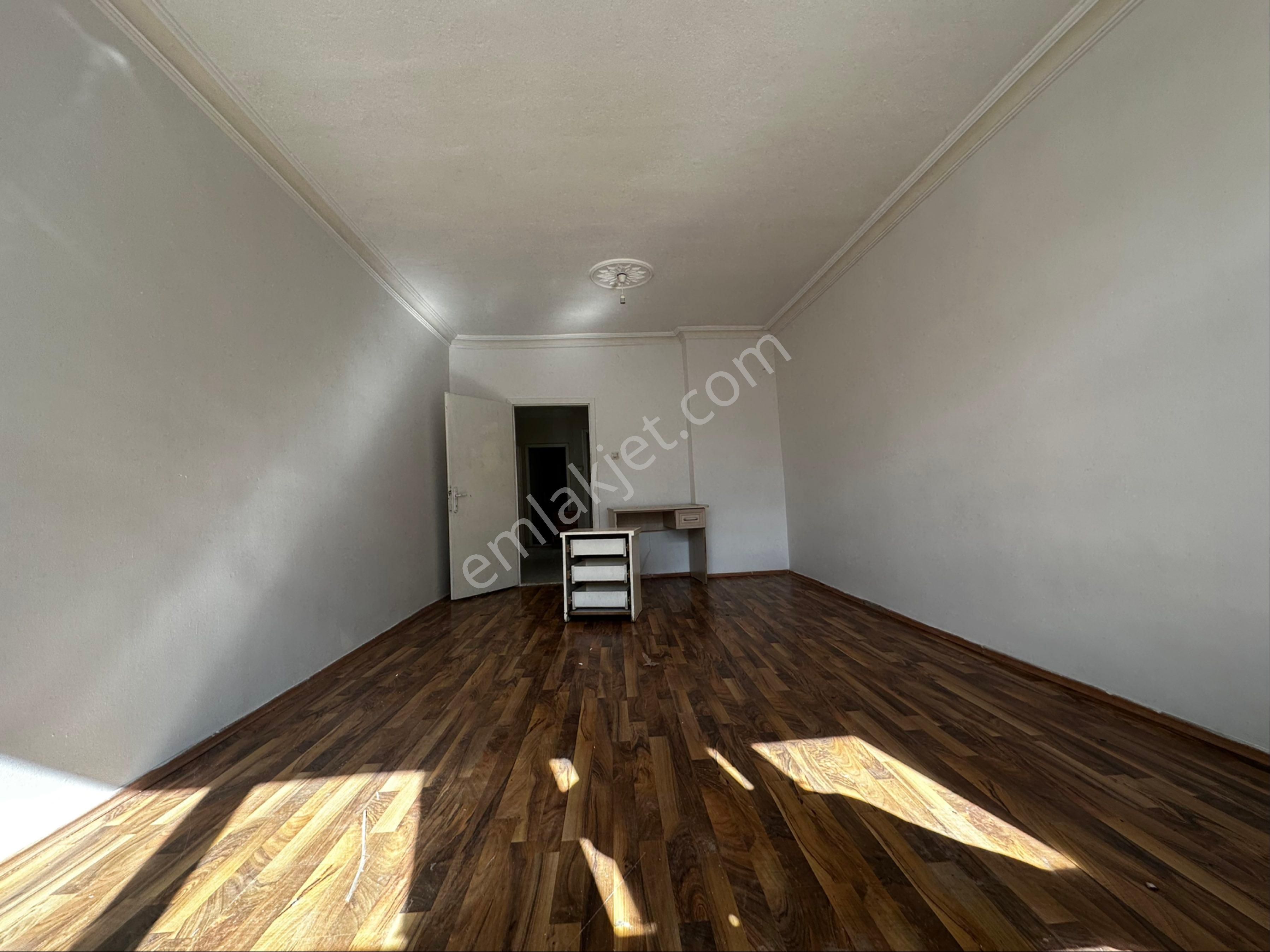 Kanunide Cadde Yakını 3+1 Kiralık Daire - Görsel 2