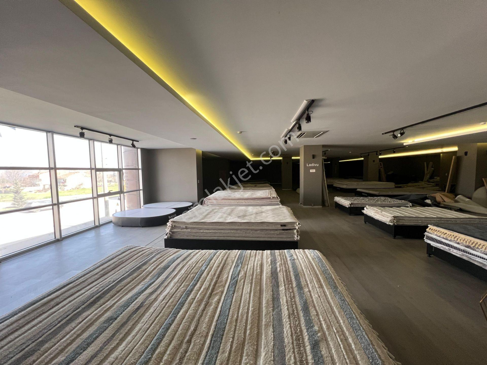 Roma' Dan Bursa Yoluna Cephe Kiralık Fabrika - Görsel 9