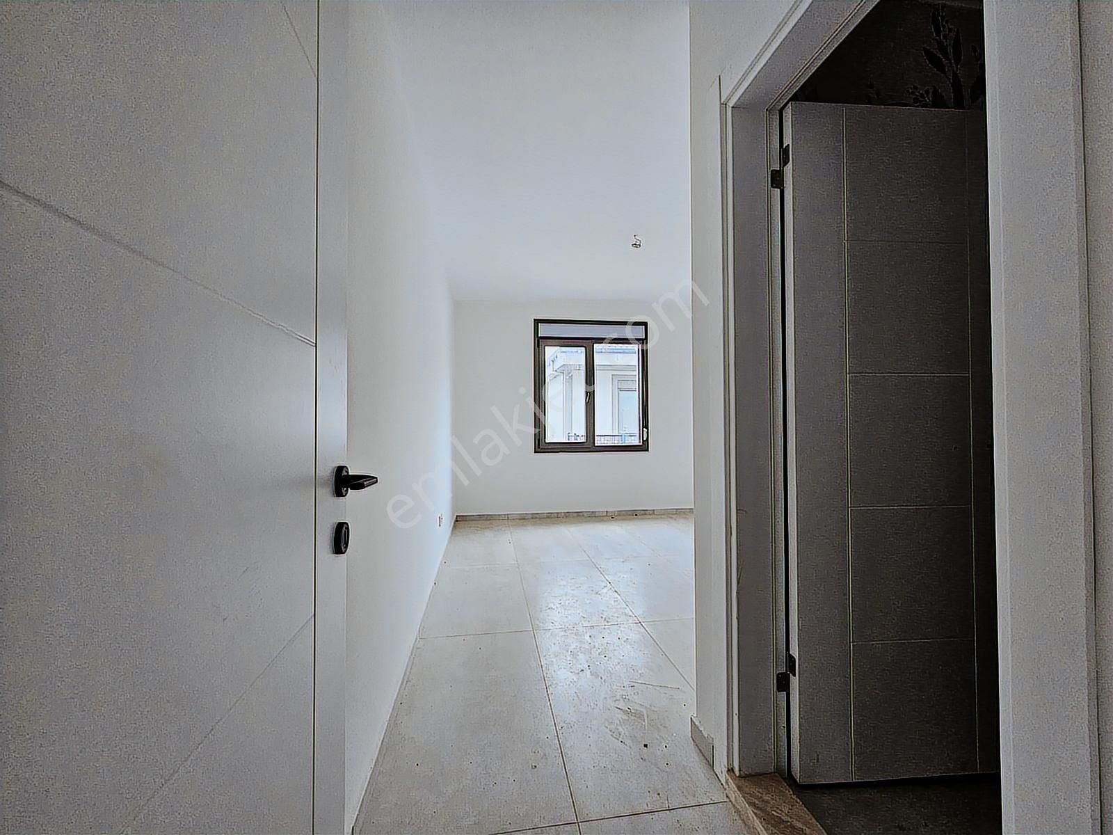 Altınova Havuzlu Sitede Satılık Açık Konum 3+1 Müstakil Villa - Görsel 2