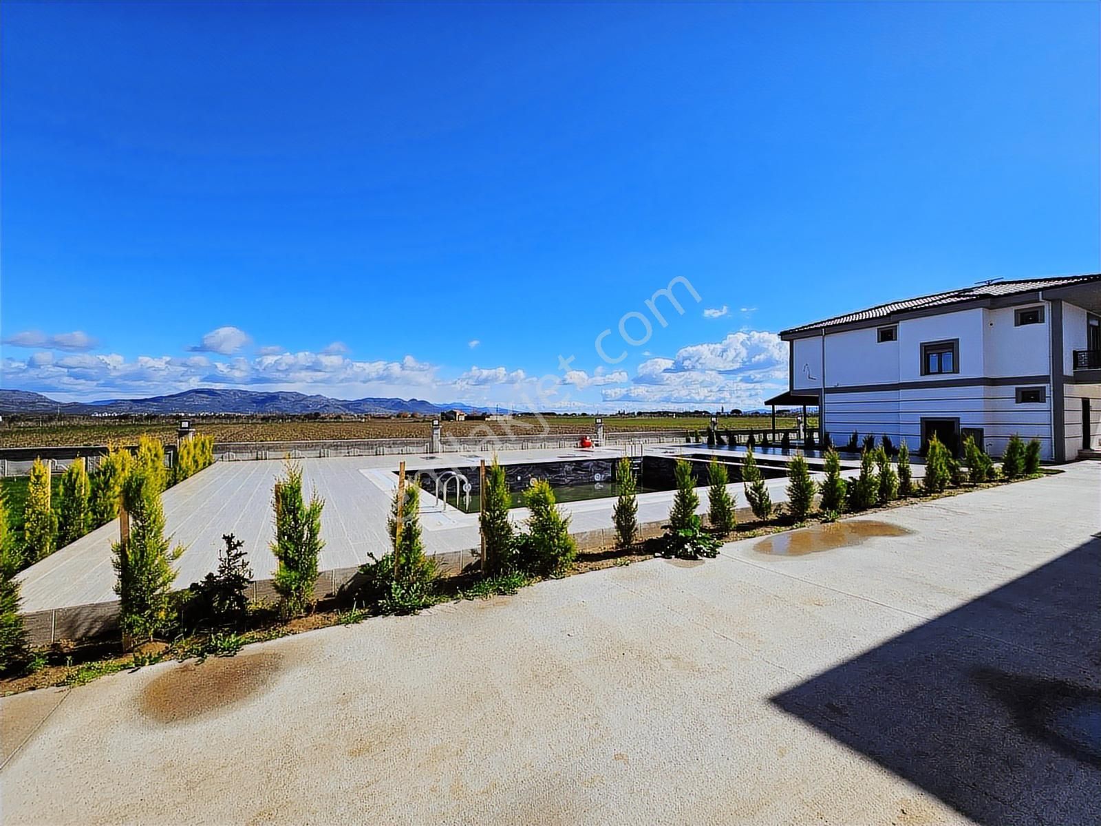 Altınova Havuzlu Sitede Satılık Açık Konum 3+1 Müstakil Villa - Görsel 5