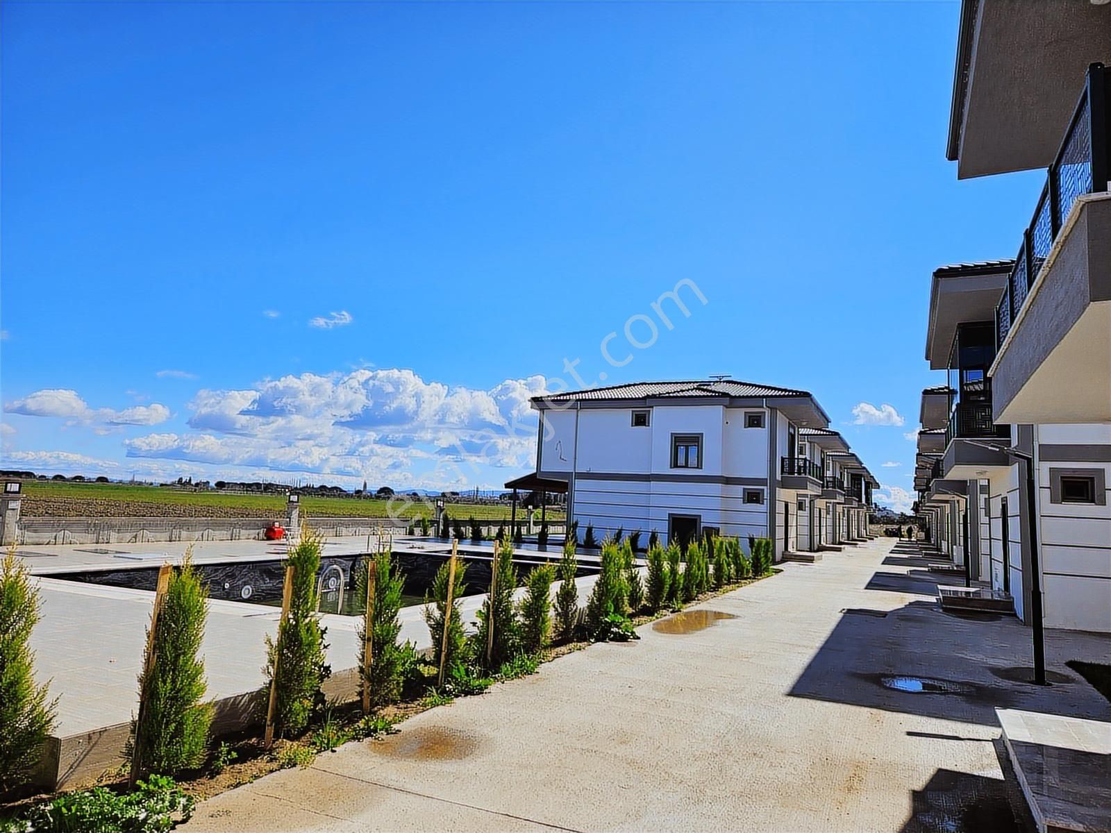 Altınova Havuzlu Sitede Satılık Açık Konum 3+1 Müstakil Villa - Görsel 11