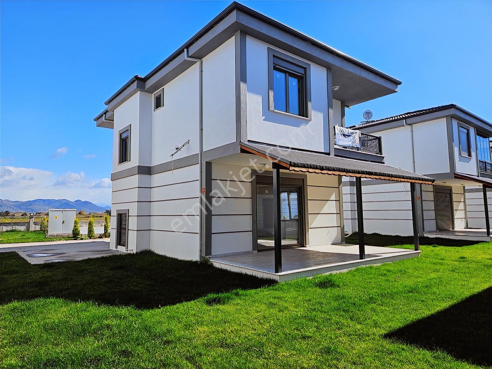Altınova Havuzlu Sitede Satılık Açık Konum 3+1 Müstakil Villa - Görsel 10