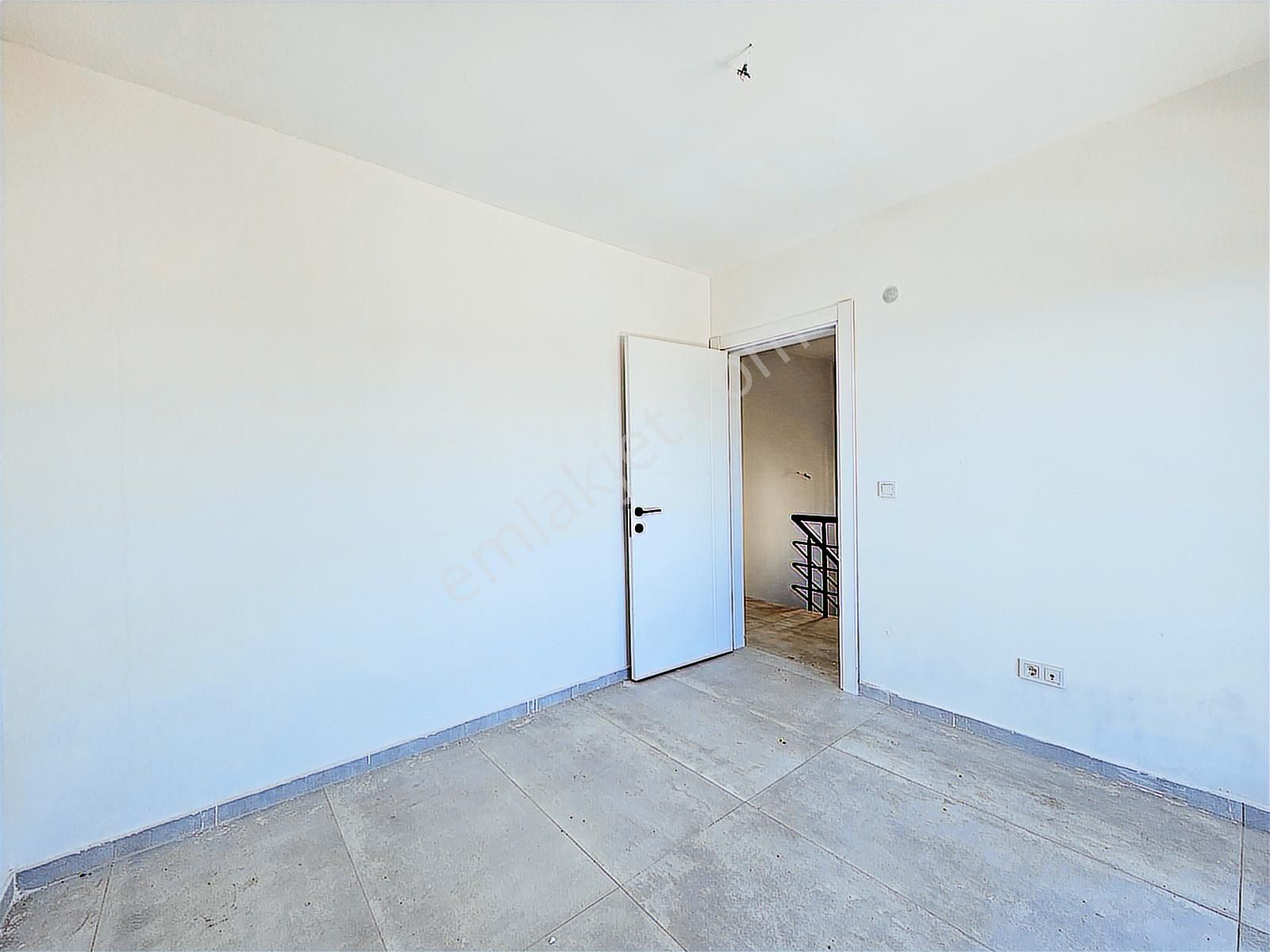 Altınova Havuzlu Sitede Satılık Açık Konum 3+1 Müstakil Villa - Görsel 25
