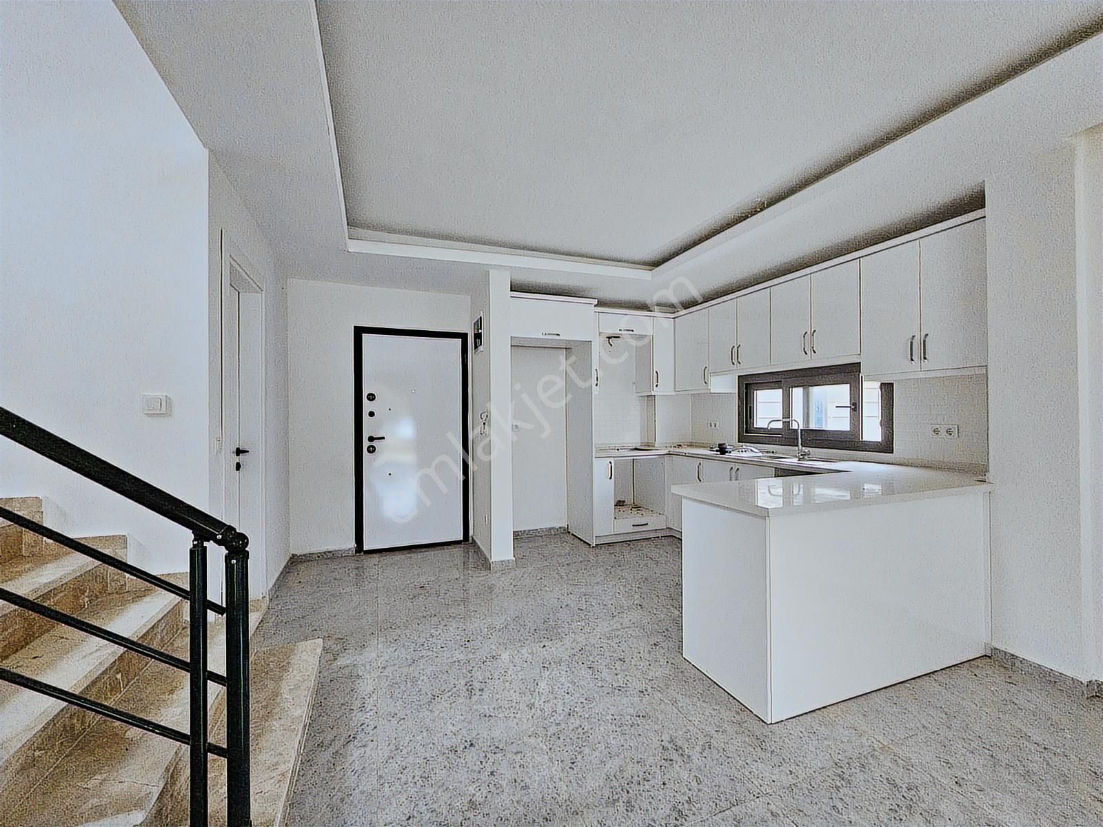 Altınova Havuzlu Sitede Satılık Açık Konum 3+1 Müstakil Villa - Görsel 8