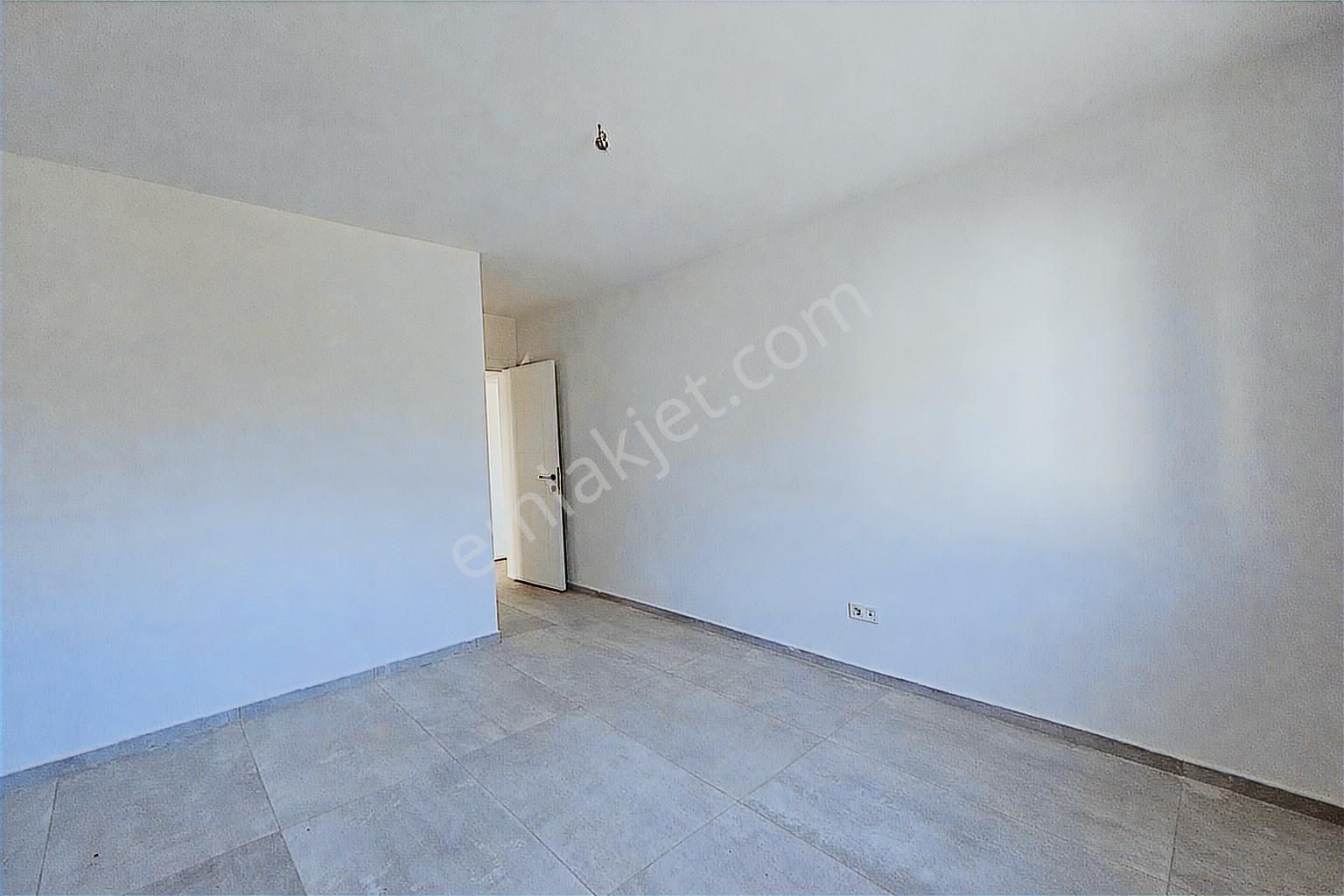 Altınova Havuzlu Sitede Satılık Açık Konum 3+1 Müstakil Villa - Görsel 17