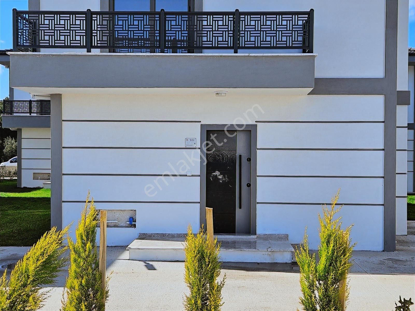 Altınova Havuzlu Sitede Satılık Açık Konum 3+1 Müstakil Villa - Görsel 6