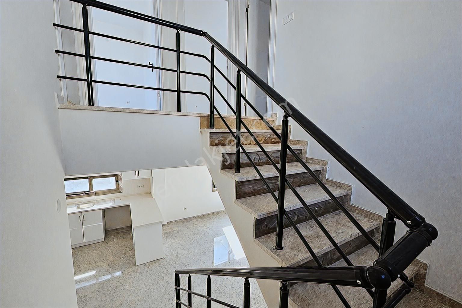 Altınova Havuzlu Sitede Satılık Açık Konum 3+1 Müstakil Villa - Görsel 16