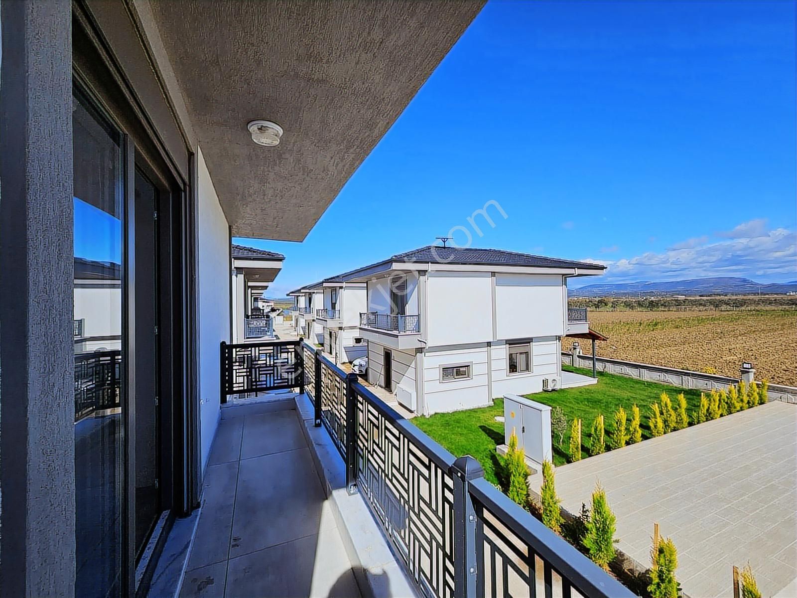 Altınova Havuzlu Sitede Satılık Açık Konum 3+1 Müstakil Villa - Görsel 30
