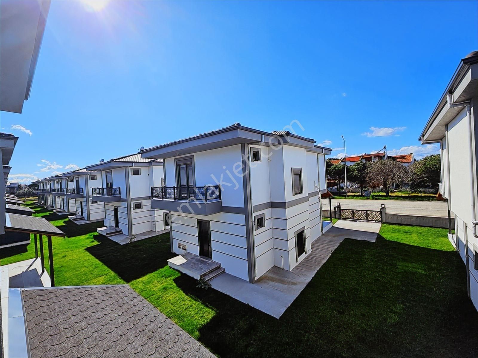 Altınova Havuzlu Sitede Satılık Açık Konum 3+1 Müstakil Villa - Görsel 23