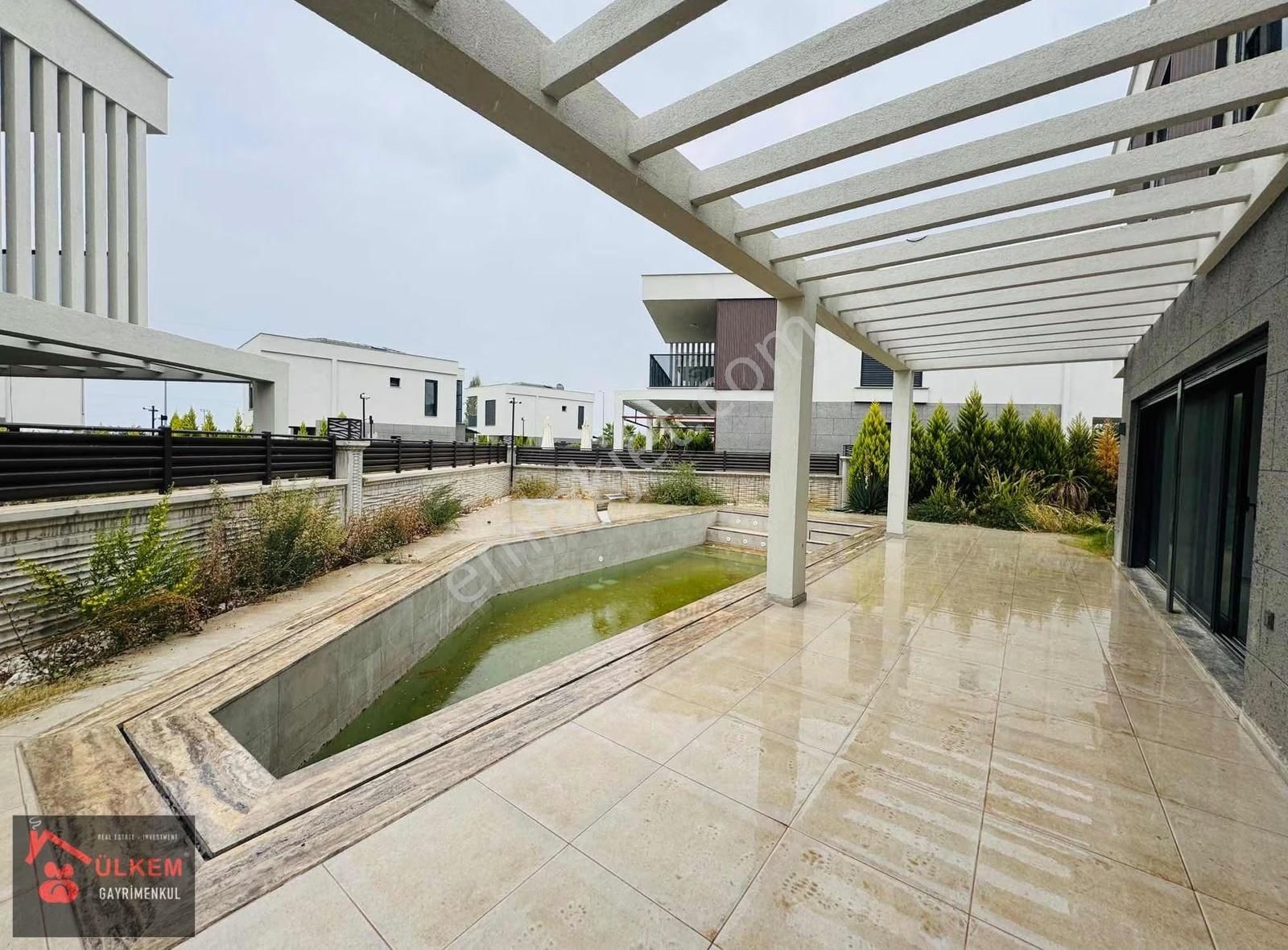 Kuşadası Satılık Tek Müstakil Özel Havuzlu Ultra Lüks Villa - Görsel 18