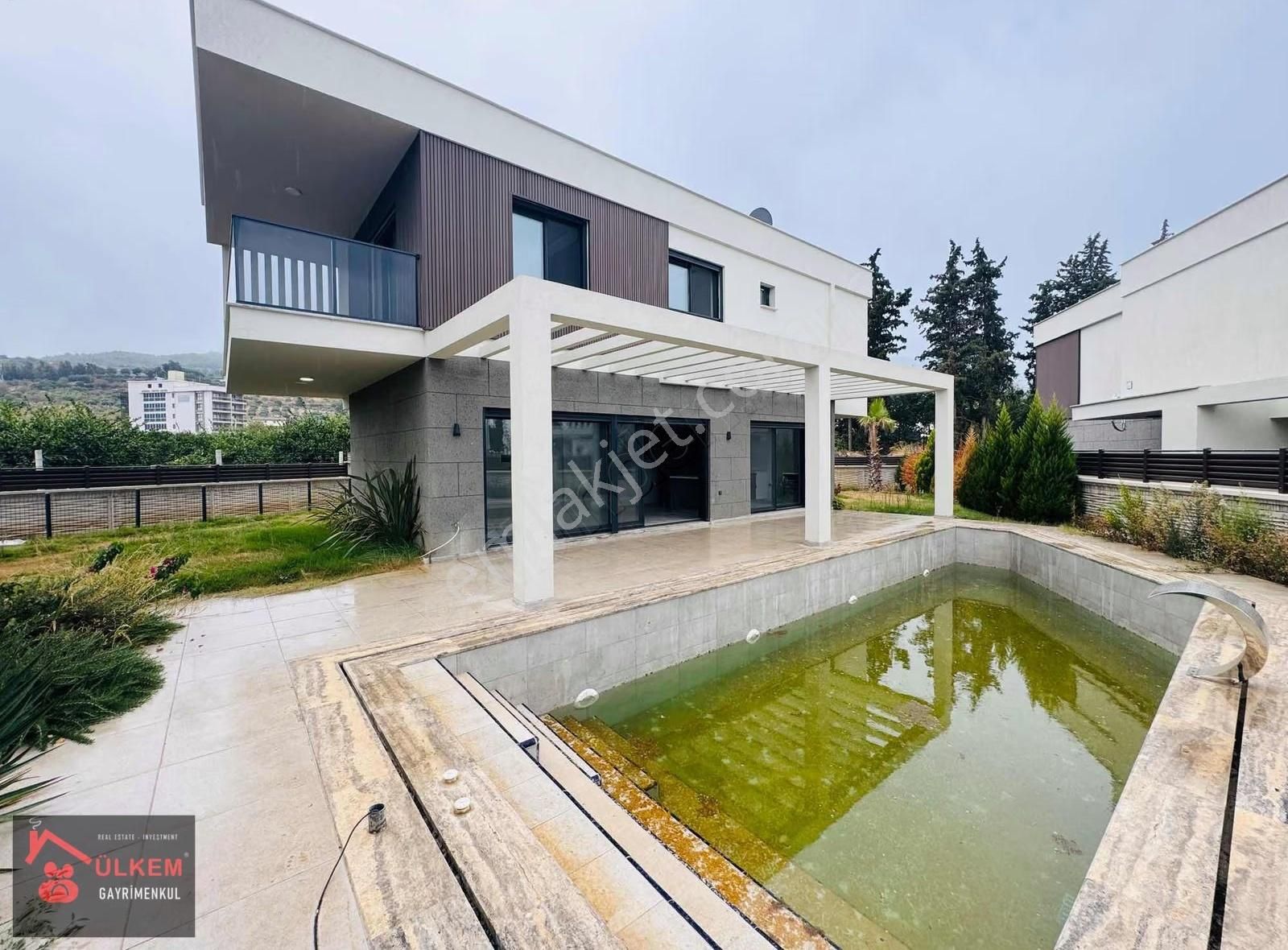 Kuşadası Satılık Tek Müstakil Özel Havuzlu Ultra Lüks Villa