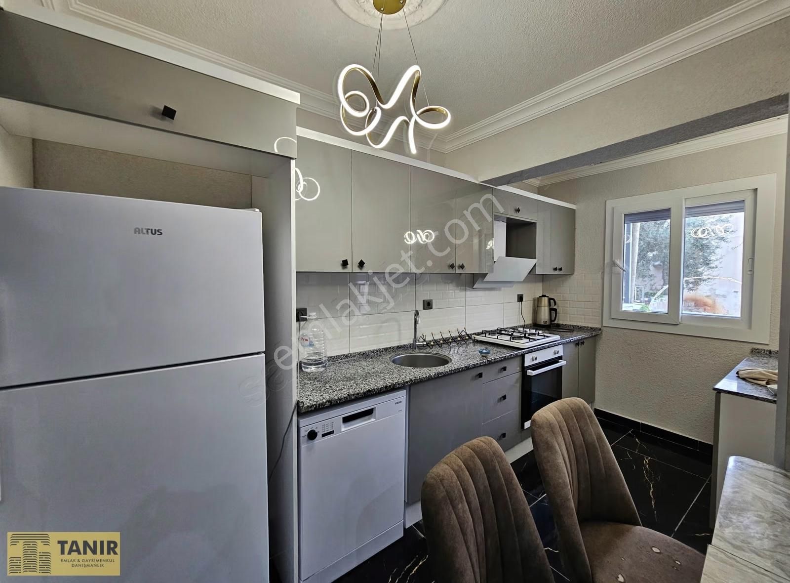 Kuşadası Kadınlar Denizi'nde Denize Yürüme Mesafesinde 3+1 Villa - Görsel 17