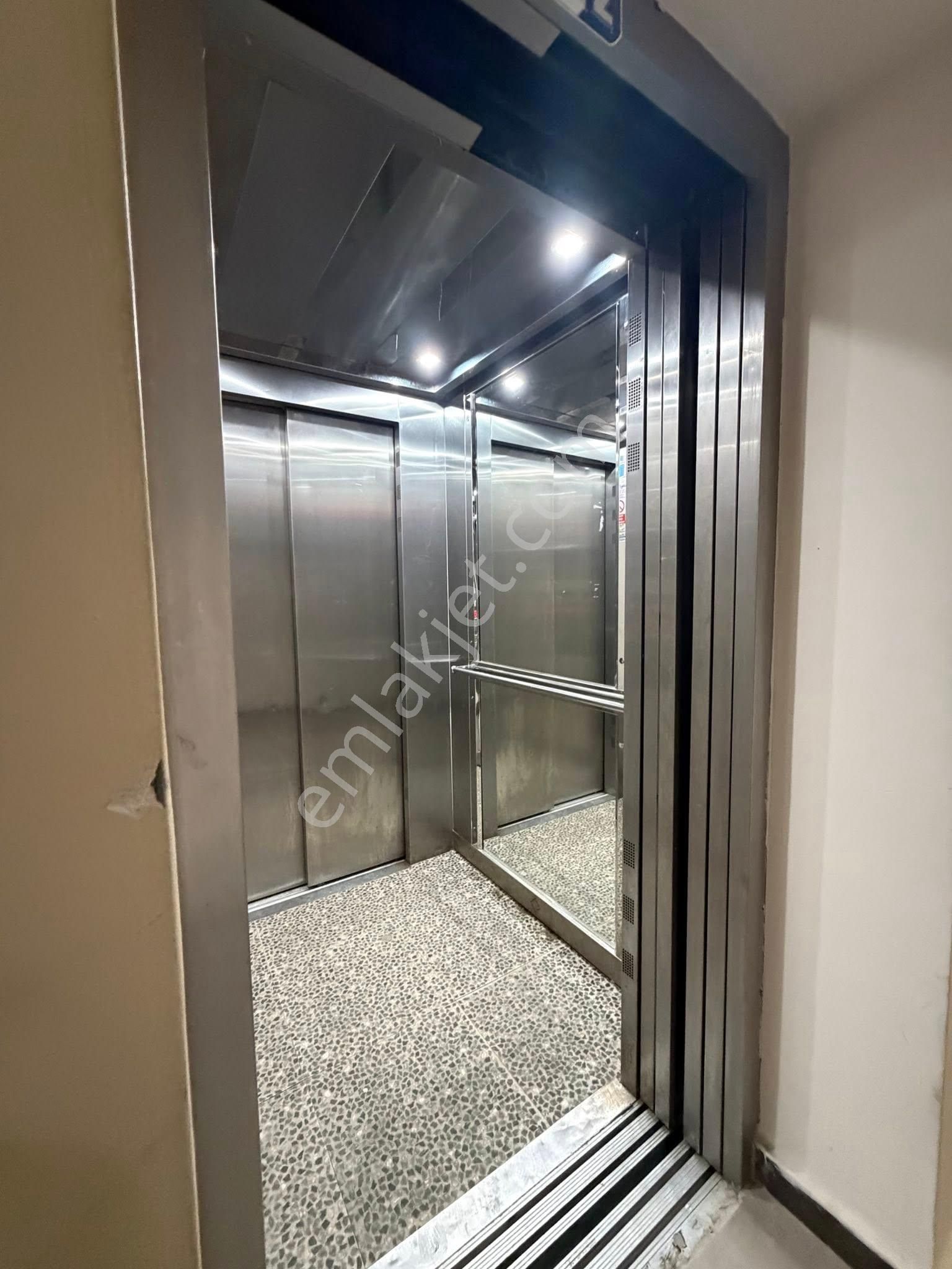 Aile Apartmanında Asansörlü Eşyalı Doğalgazlı 1+1 Daire - Görsel 4