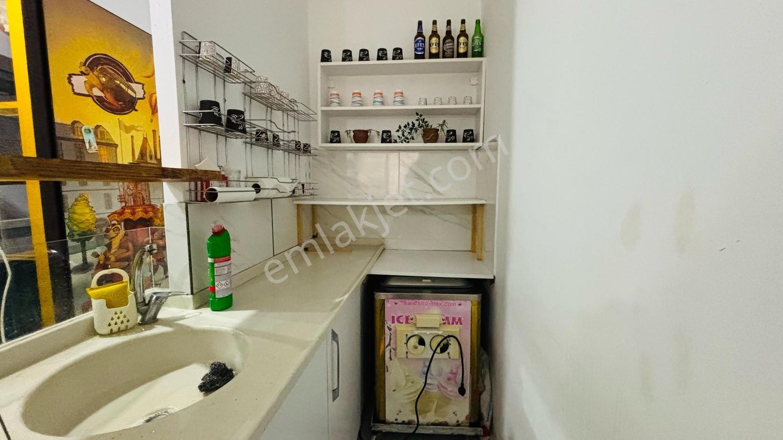 Foça Fevzipaşa Mahallesinde Satılık İş Yeri - Görsel 3