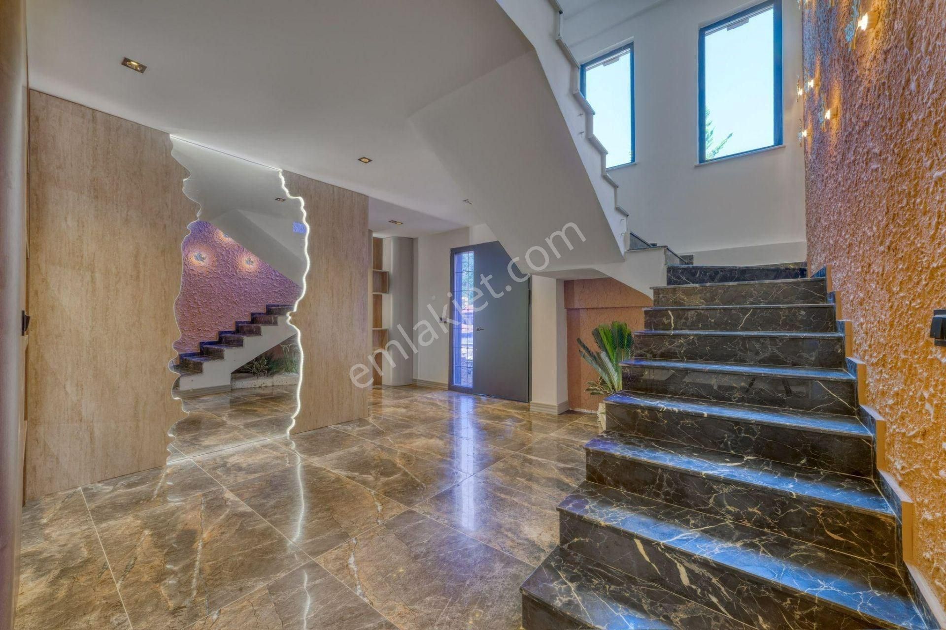 Alanya Bektaş Deniz & Kale Manzaralı Ultra Lüks 7+1 Müstakil Villa - Görsel 2