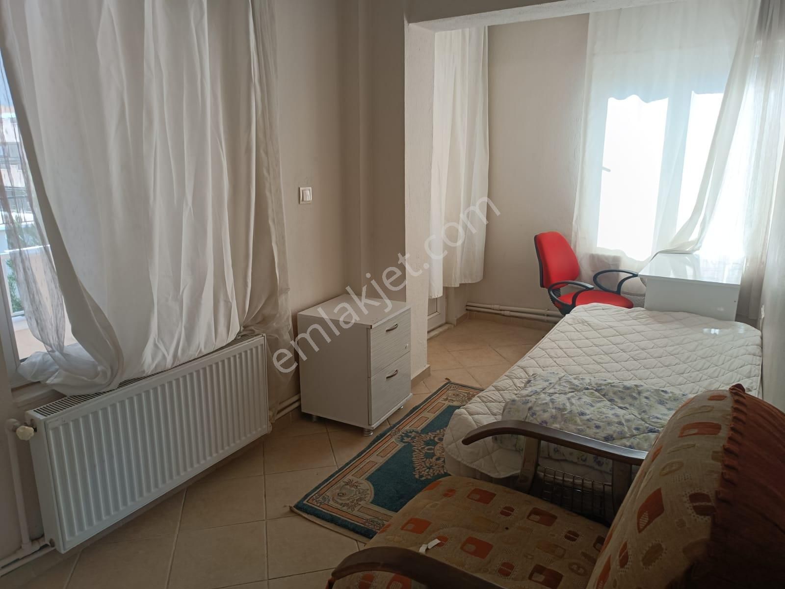 Milas Cumhuriyet'te, 4-6 Kişilik Konaklamaya Uygun Eşyalı Daire