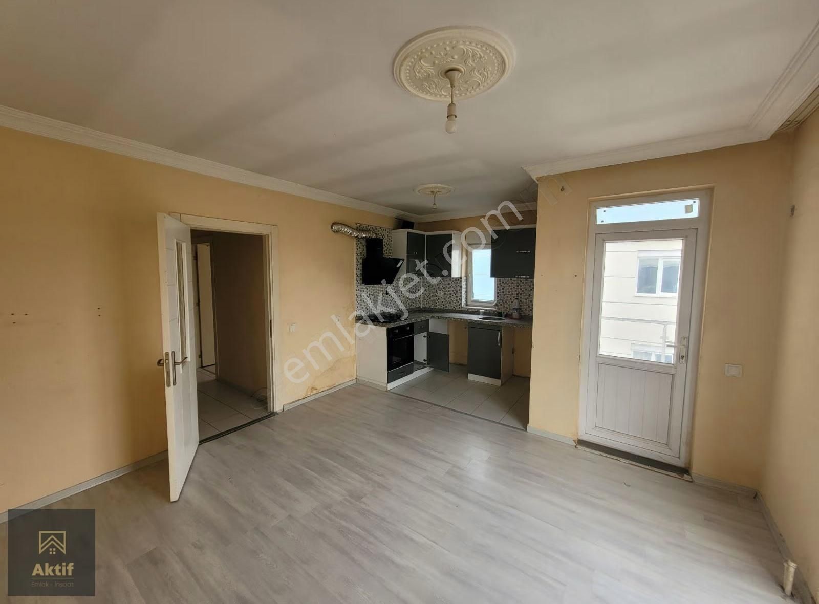 Satılık.... Havuzlu Site İçerisinde Katta Önü Açık 2+1 - Görsel 2