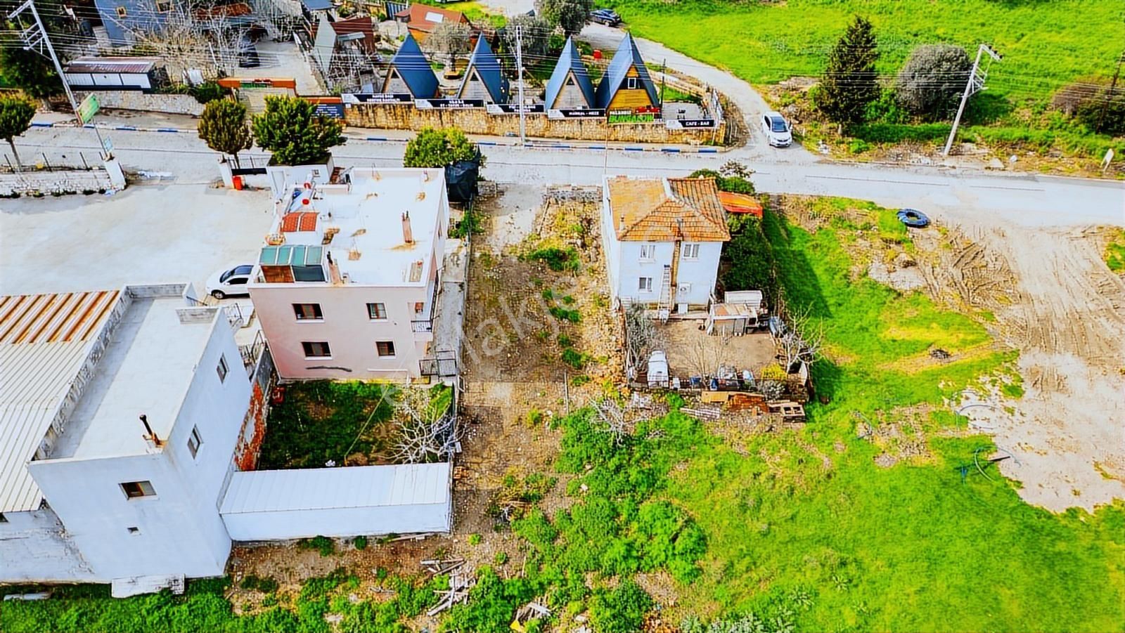 Foça Kozbeyli Köy Merkezinde Yol Üzeri Satılık Tarla - Görsel 28